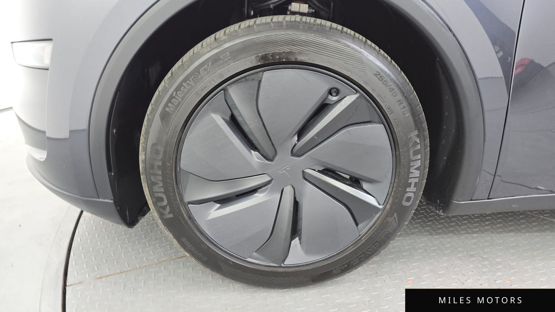 Tesla Model Y 2025 — миниатюра 5