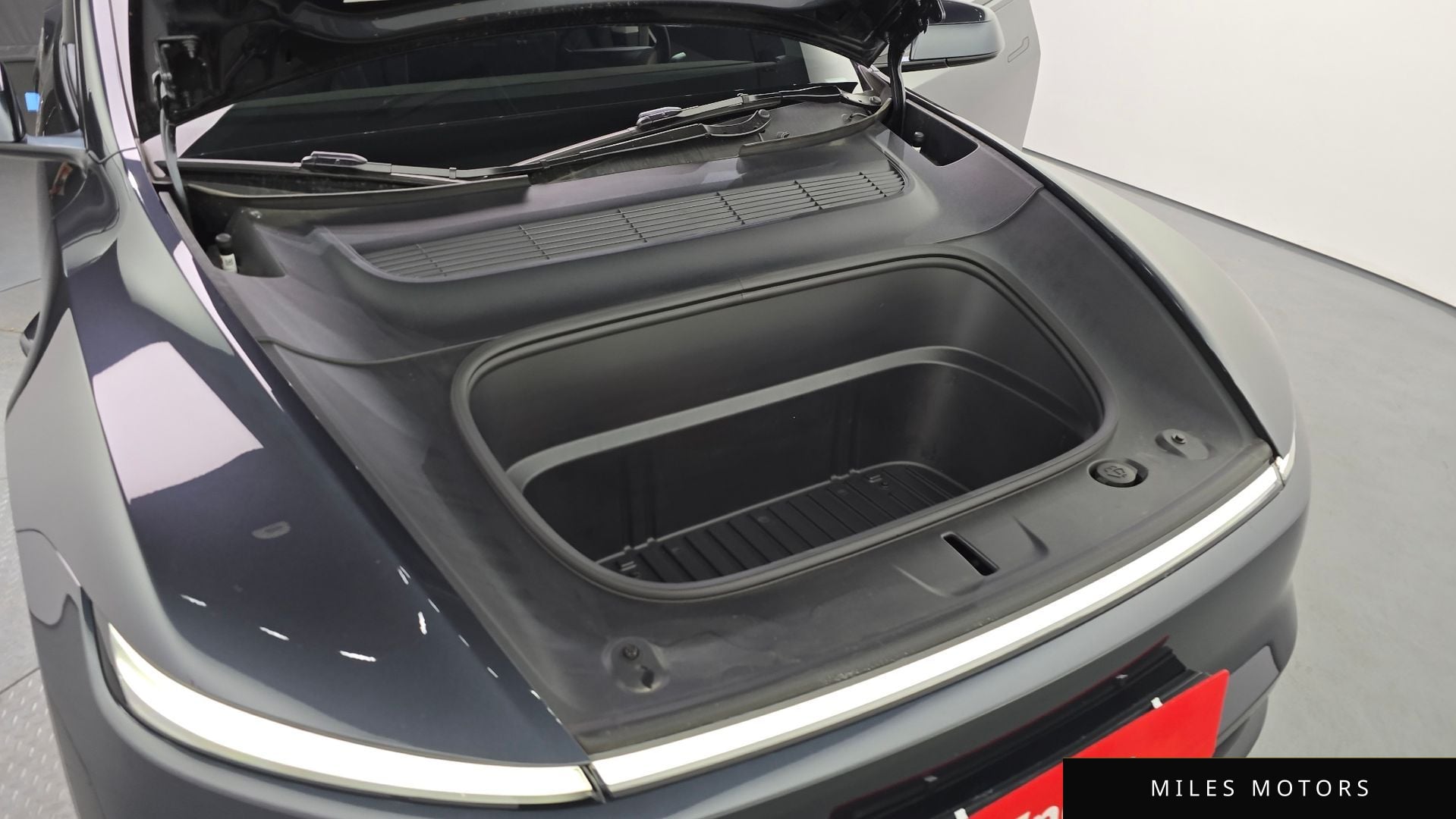 Tesla Model Y 2025 — миниатюра 6