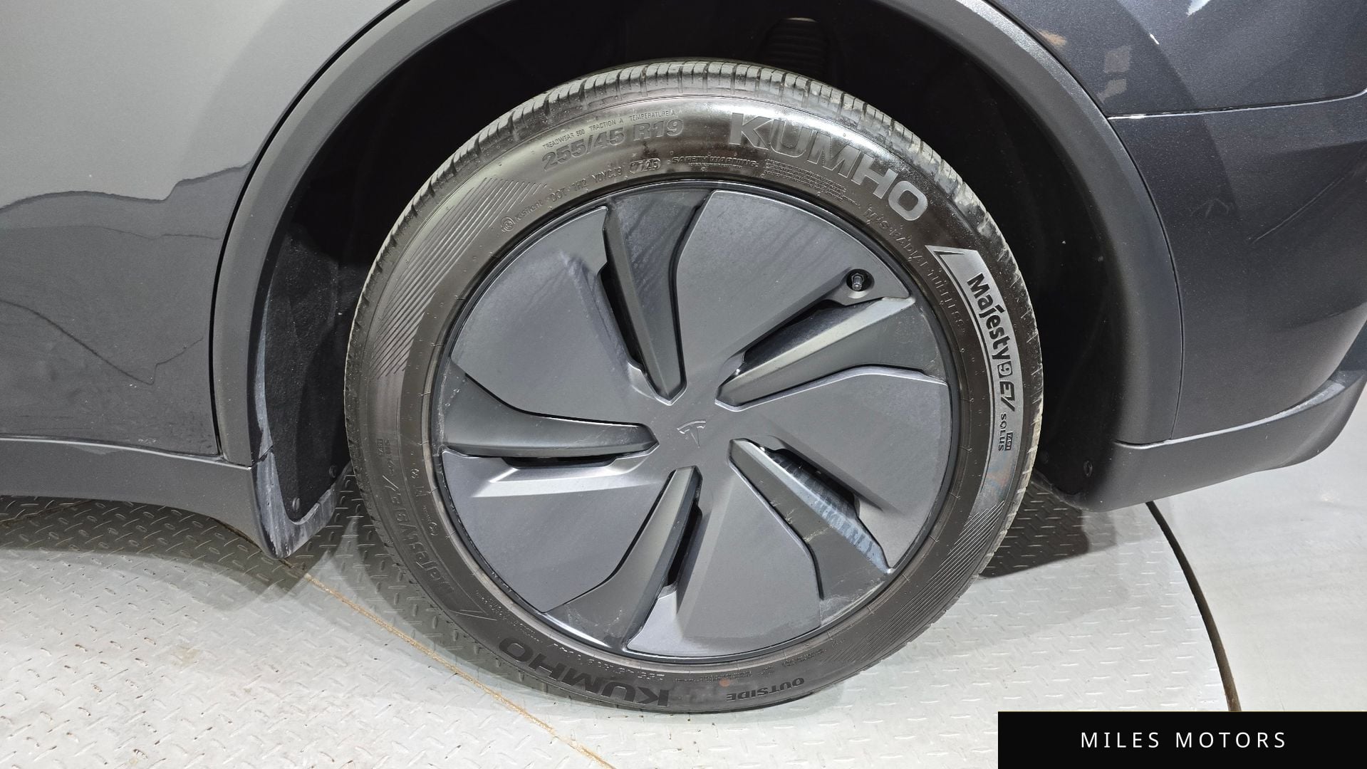 Tesla Model Y 2025 — миниатюра 7