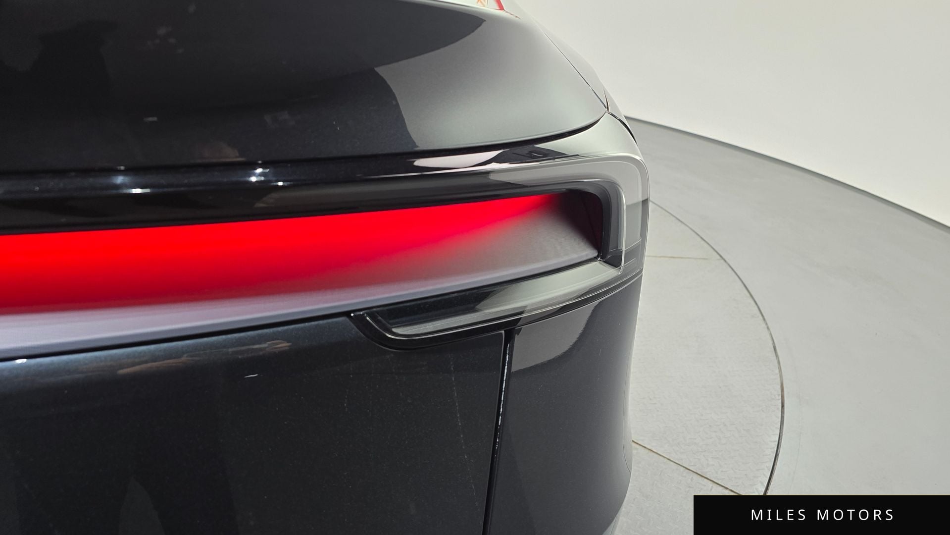 Tesla Model Y 2025 — миниатюра 9