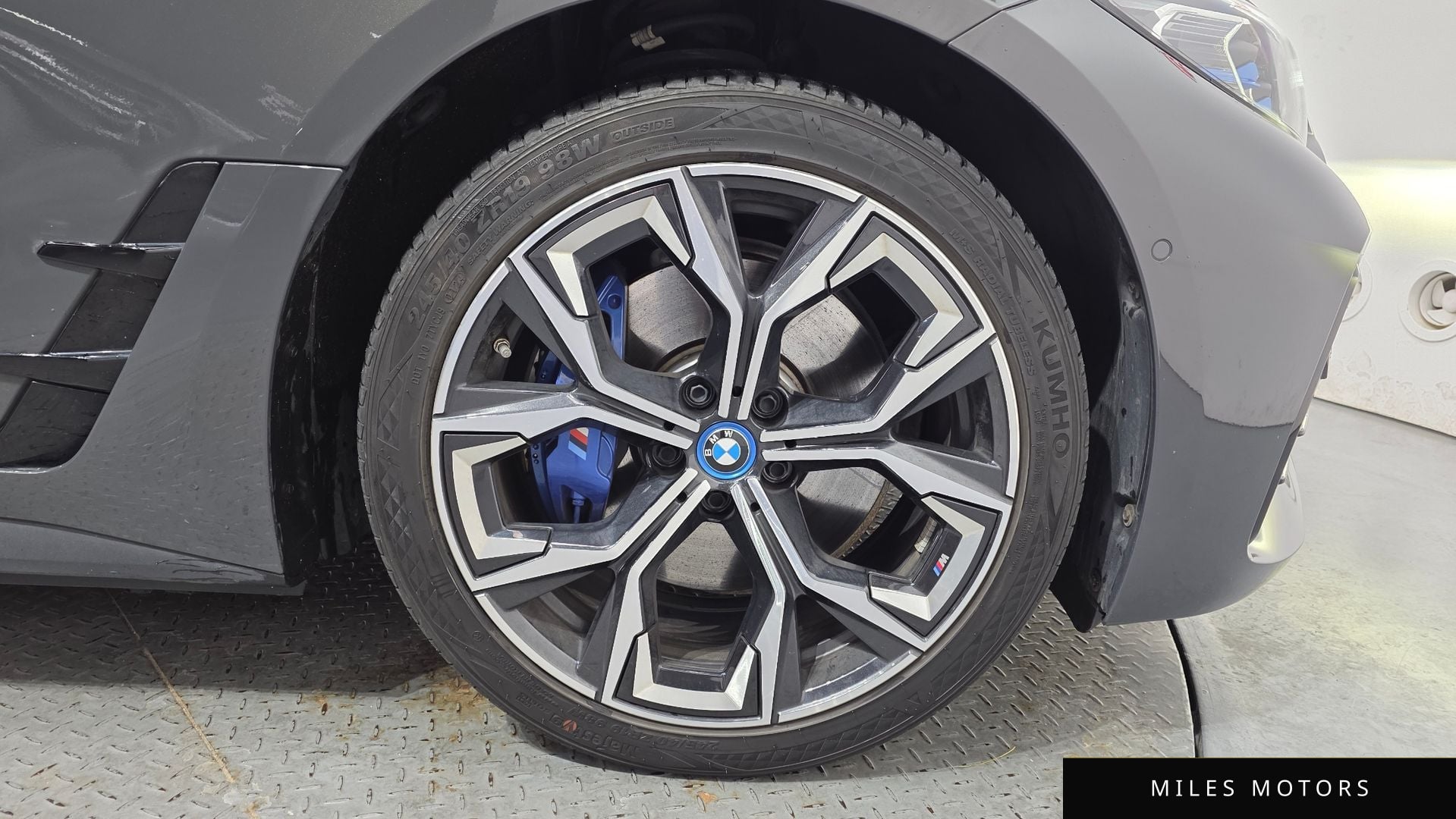 BMW i4 2022 — миниатюра 7