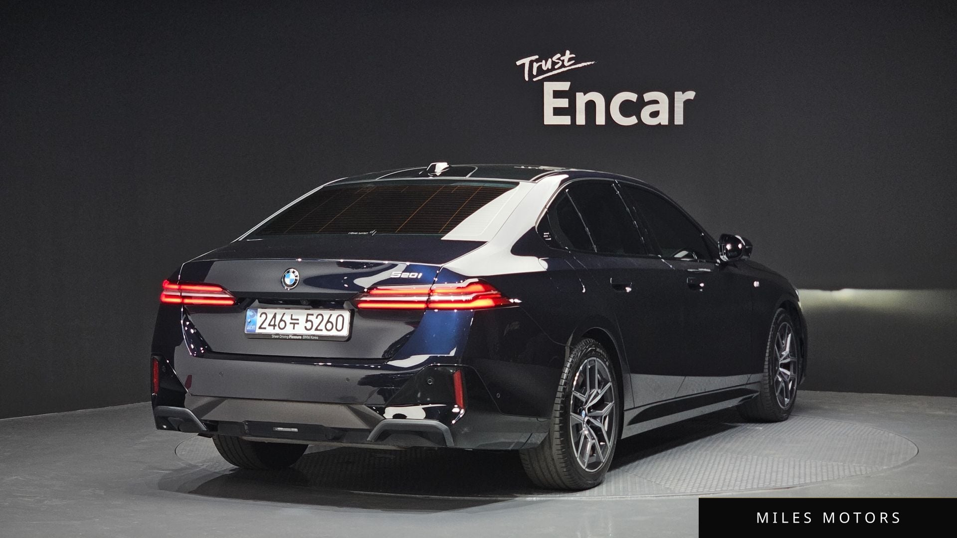 BMW 5 Series (G60) 2024 — миниатюра 2
