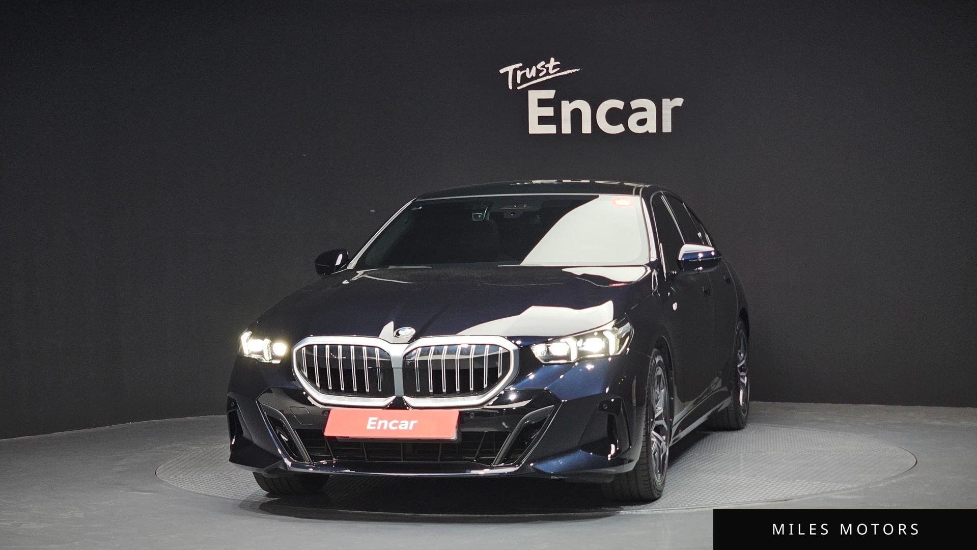 BMW 5 Series (G60) 2024 — миниатюра 3