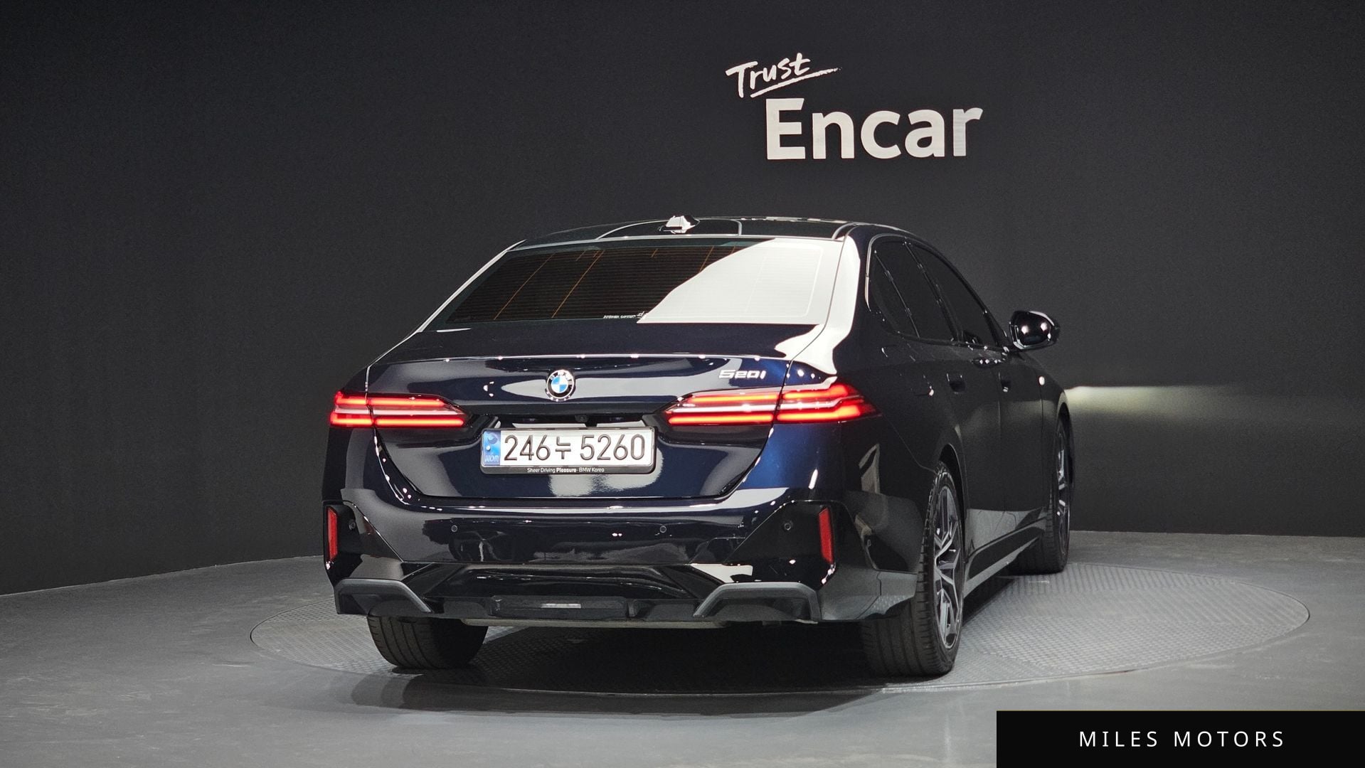 BMW 5 Series (G60) 2024 — миниатюра 4