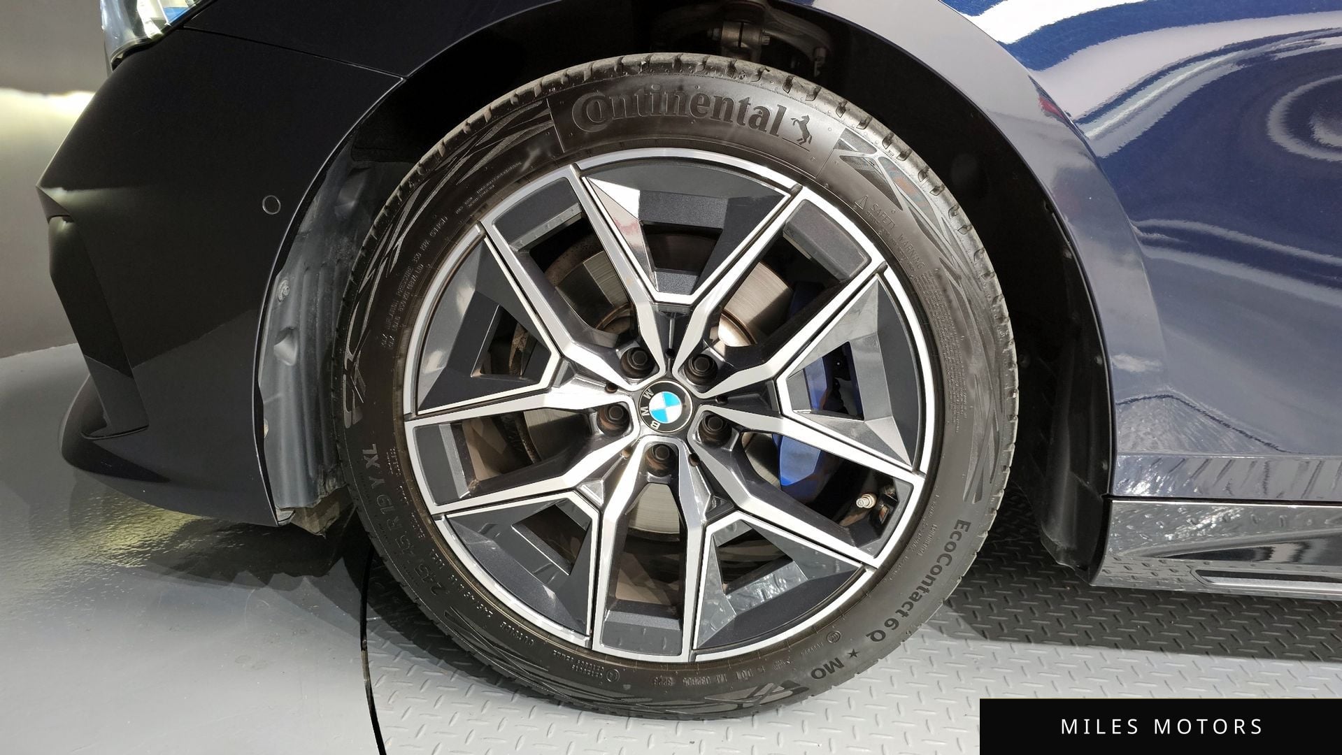BMW 5 Series (G60) 2024 — миниатюра 5