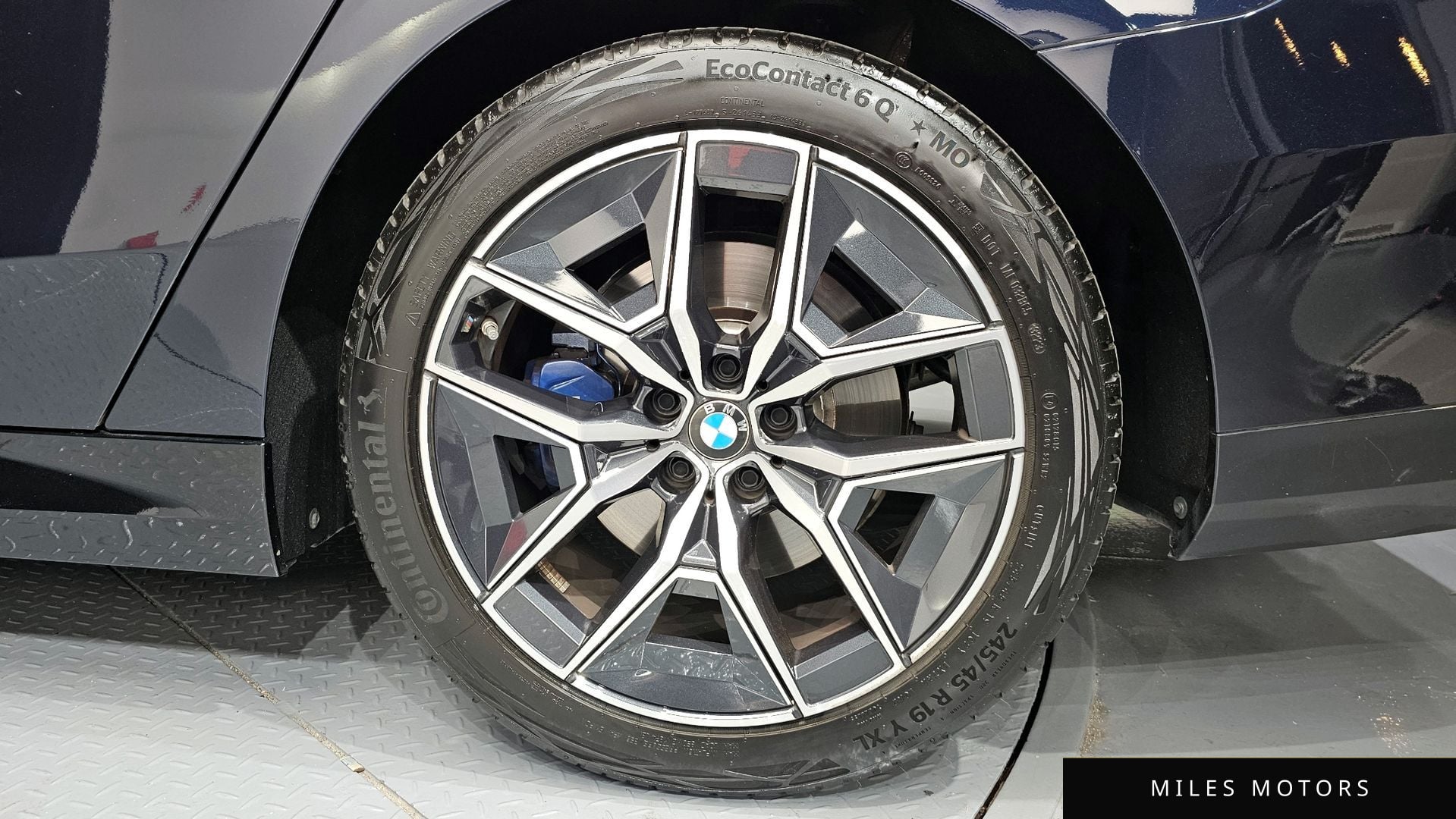 BMW 5 Series (G60) 2024 — миниатюра 7
