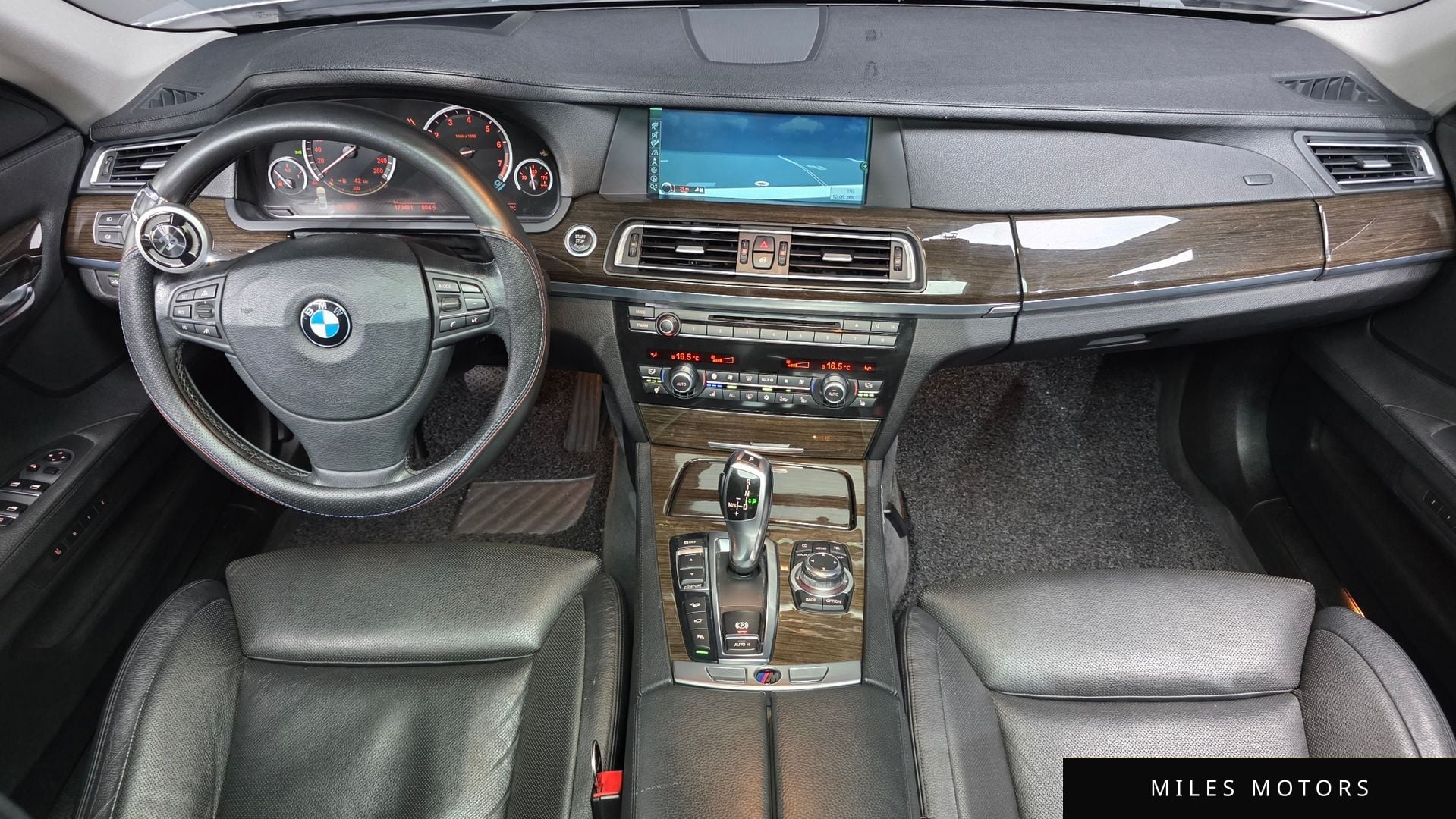 BMW 7 Series (F01) 2011 — миниатюра 7