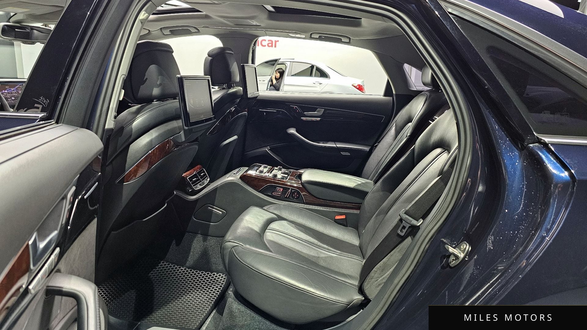 Audi A8 2012 — миниатюра 11