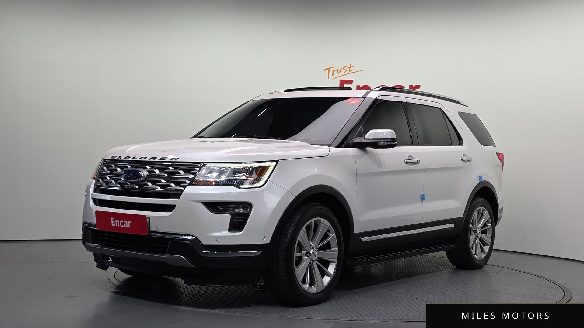 Ford Explorer 2019 — фото 1 из 12