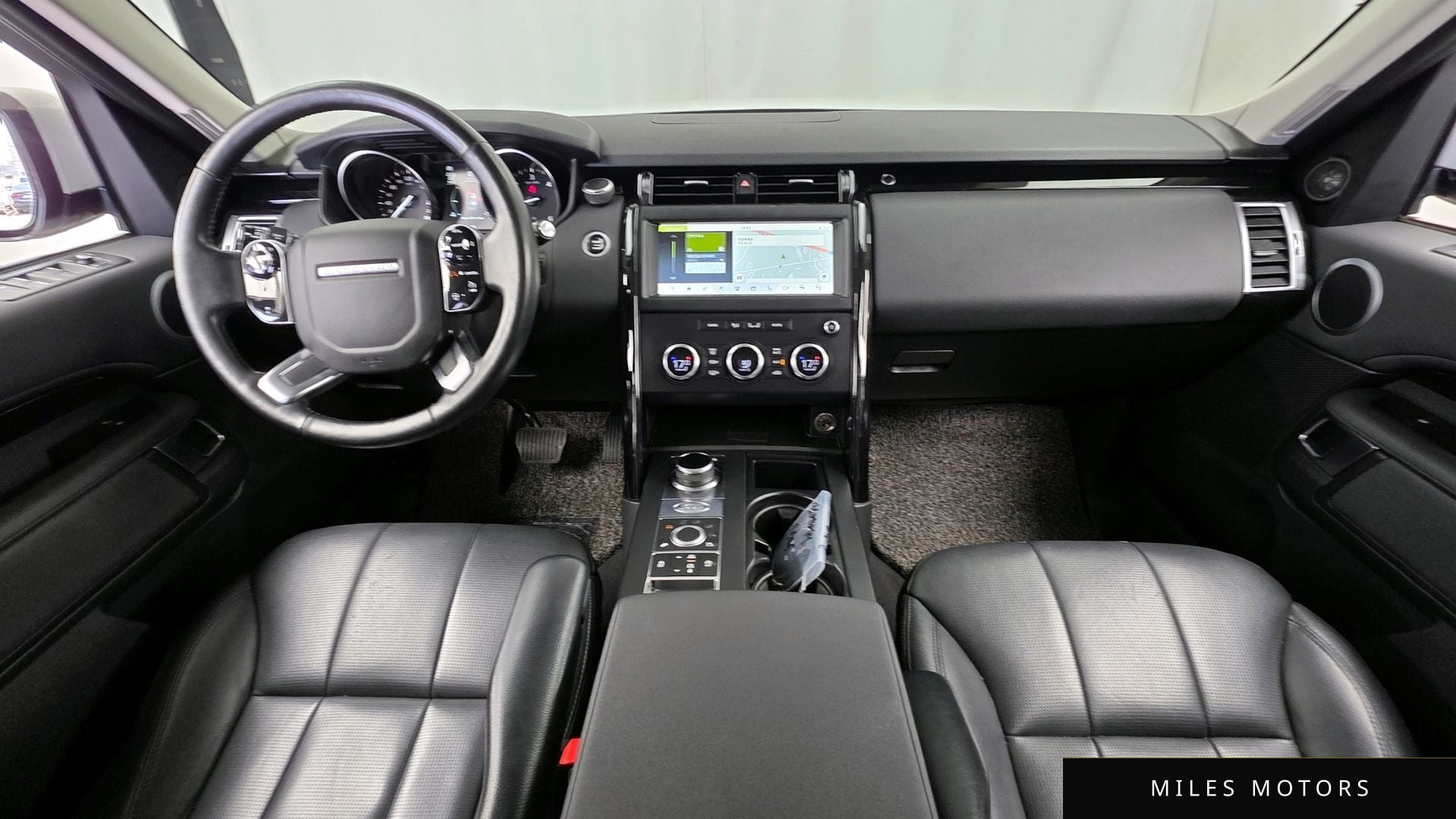 Land Rover Discovery 2019 — миниатюра 10
