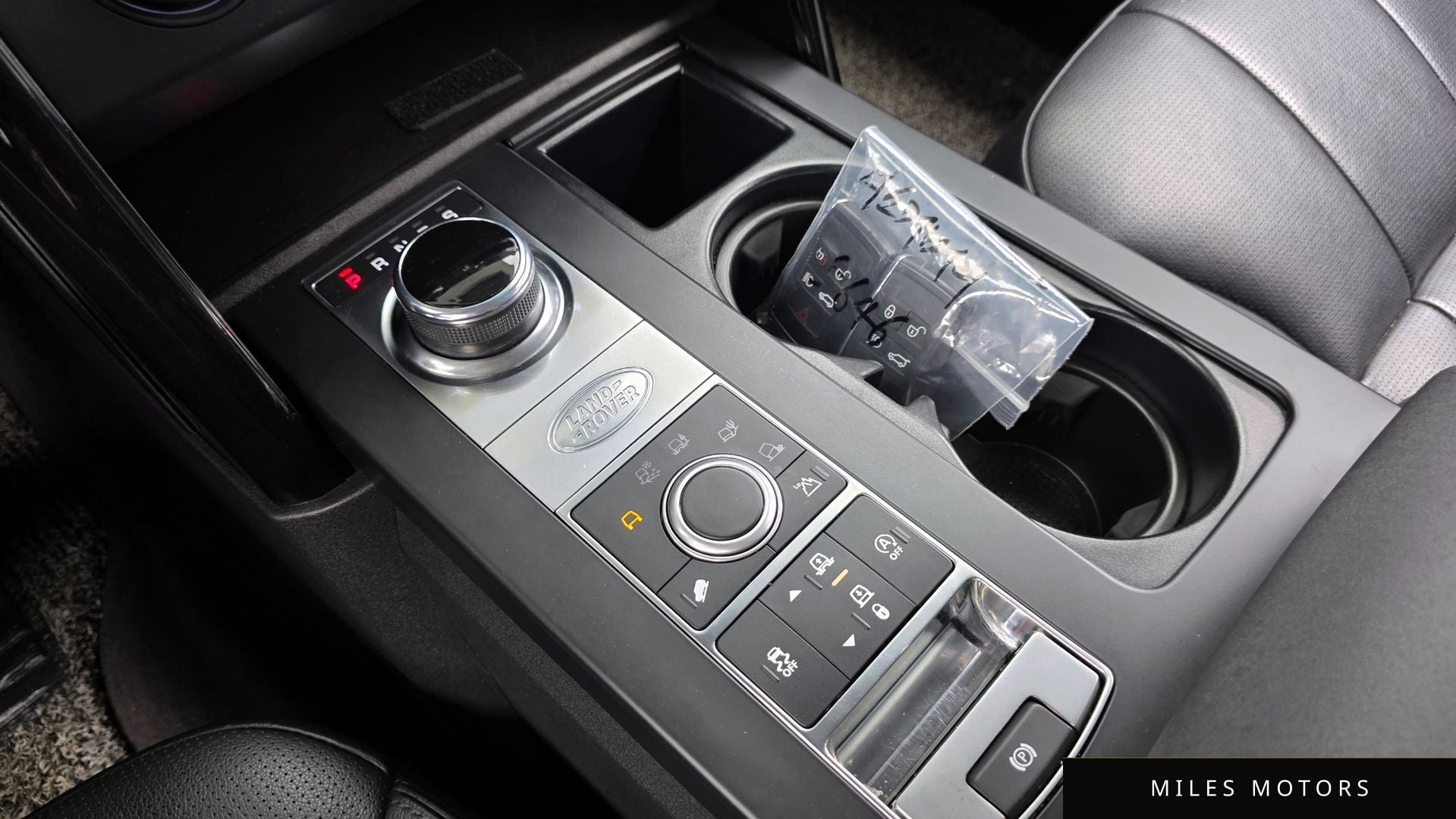 Land Rover Discovery 2019 — миниатюра 12