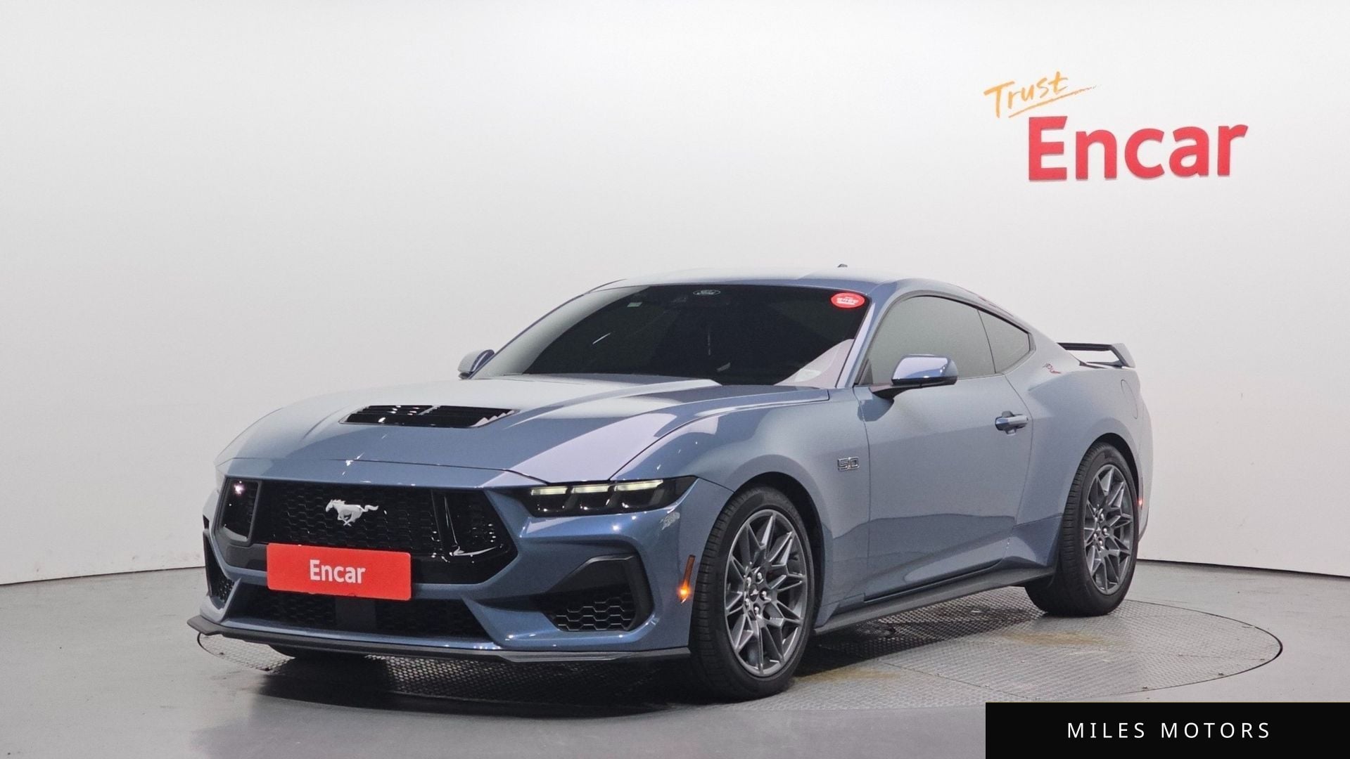 Ford Mustang 2024 — фото 1 из 12
