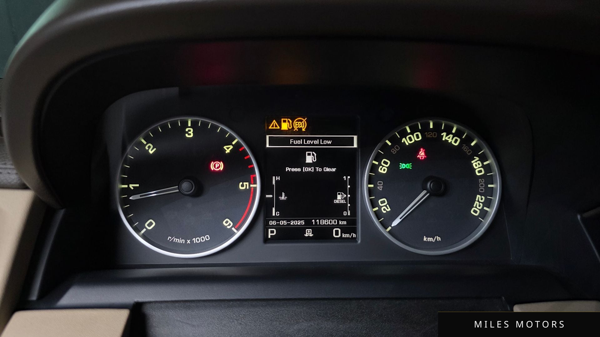 Land Rover Discovery 2016 — миниатюра 8