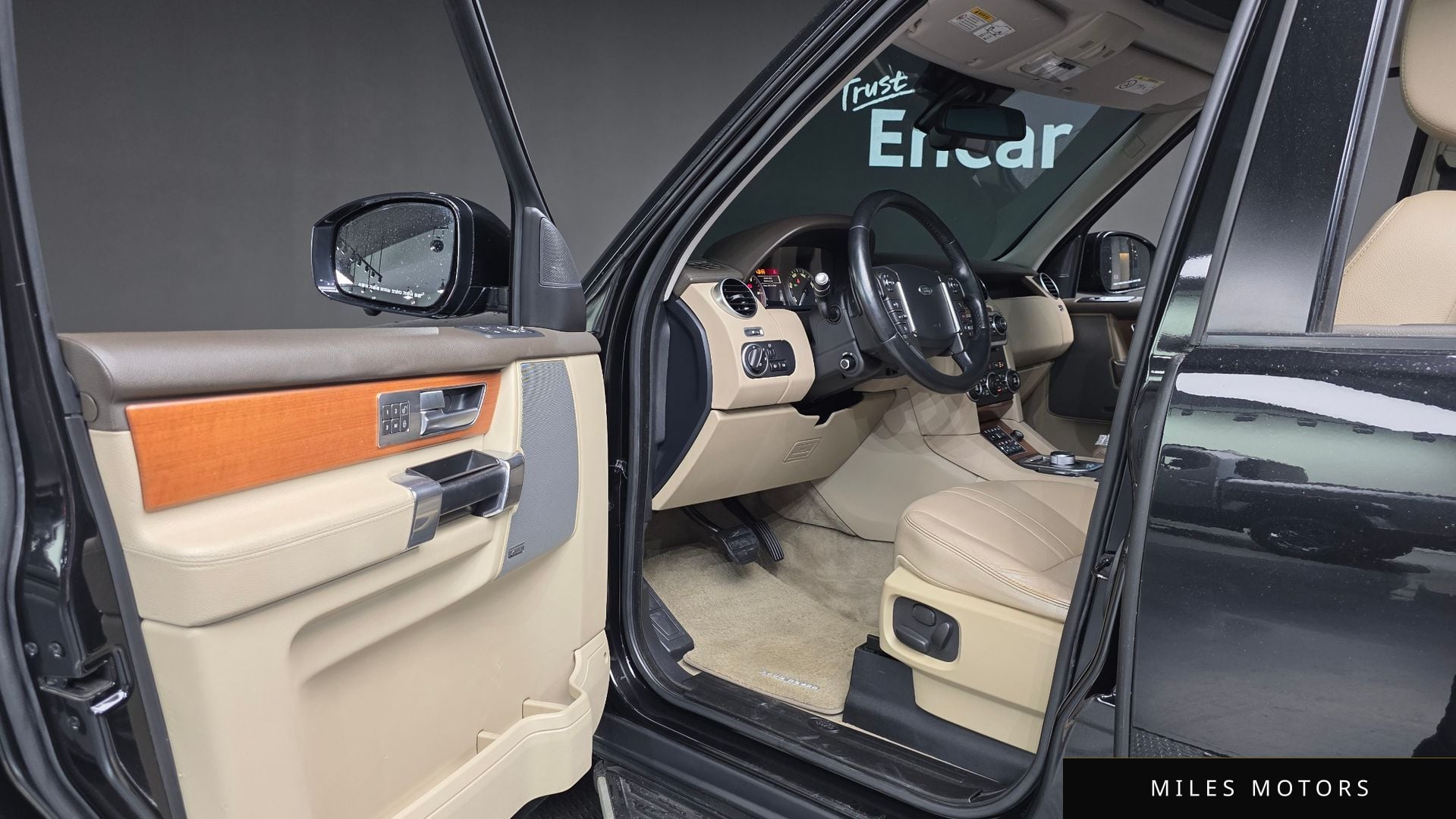Land Rover Discovery 2016 — миниатюра 10