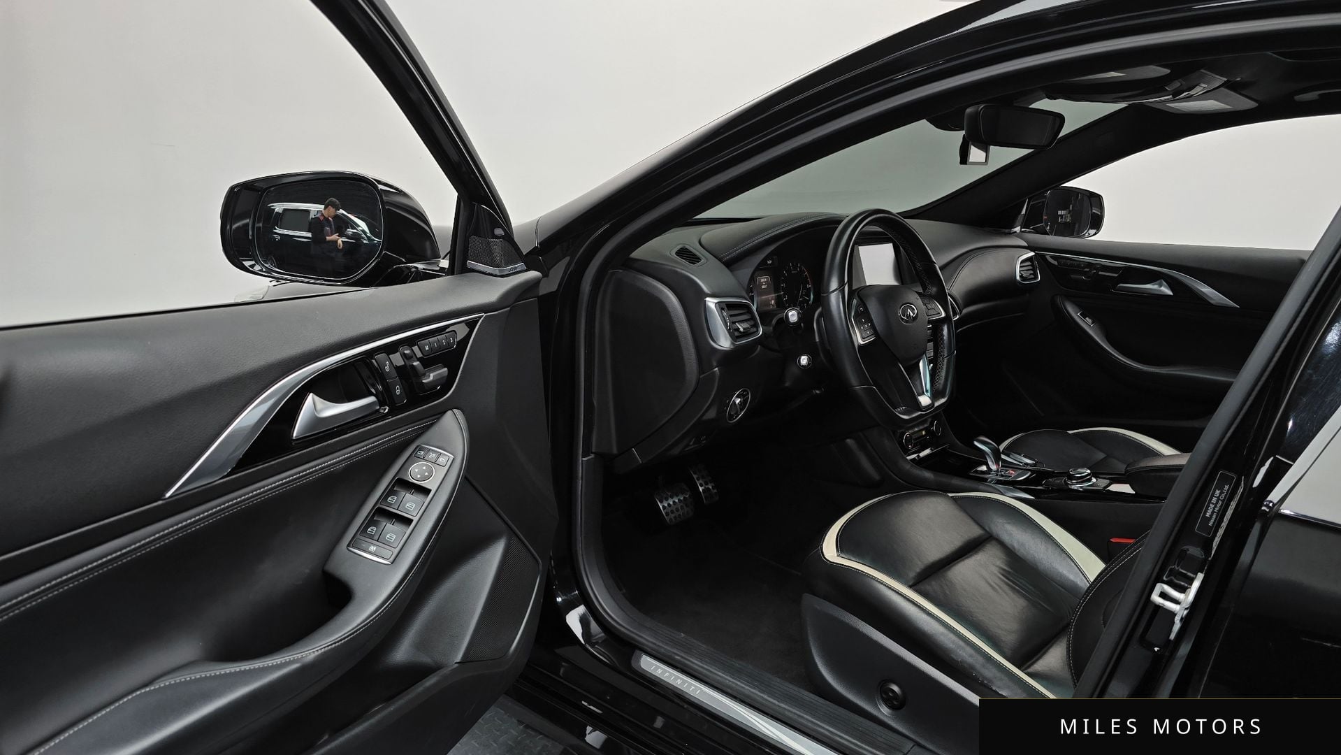 Infiniti Q30 2017 — миниатюра 10