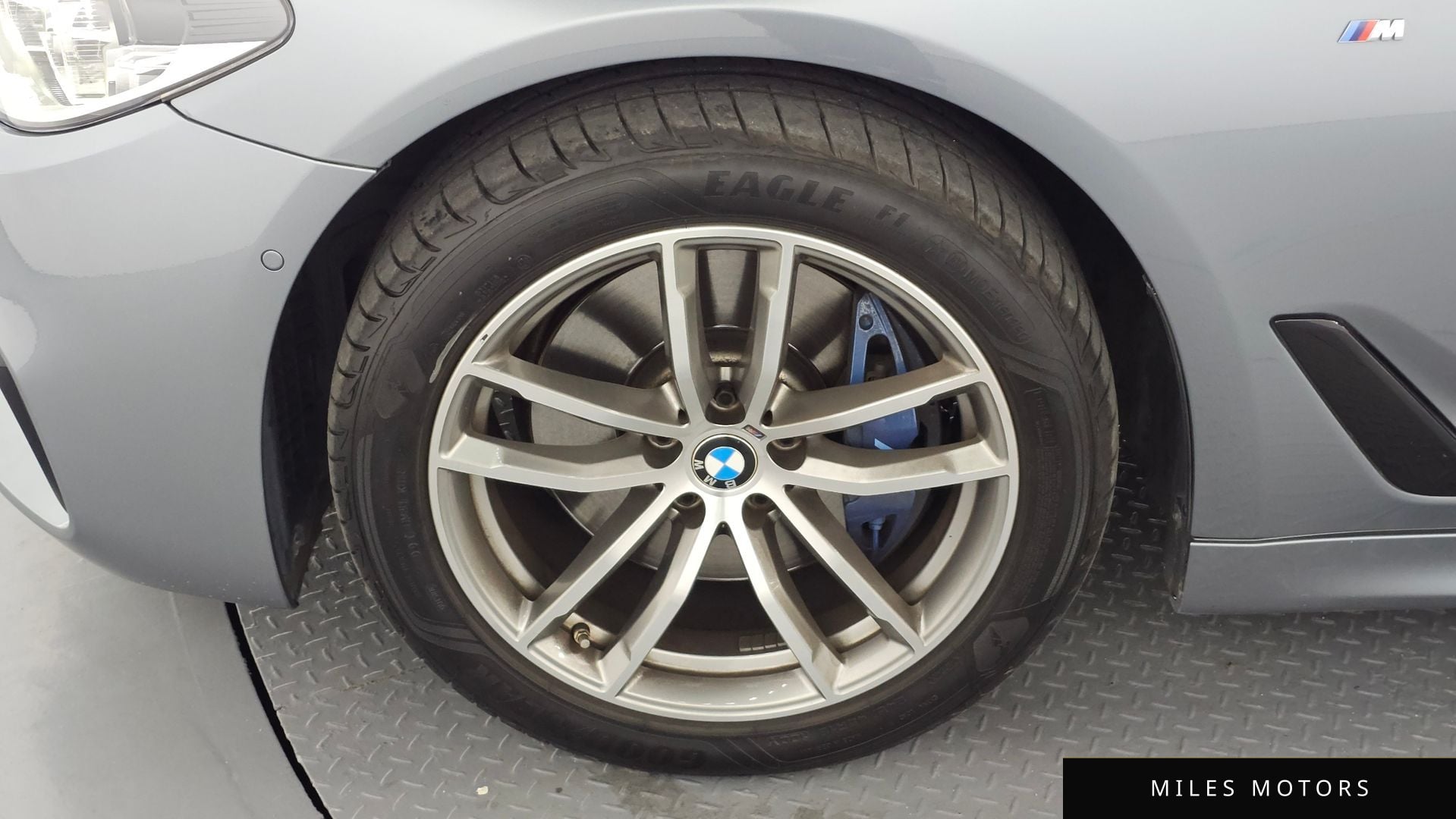 BMW 5 Series (G30) 2017 — миниатюра 5