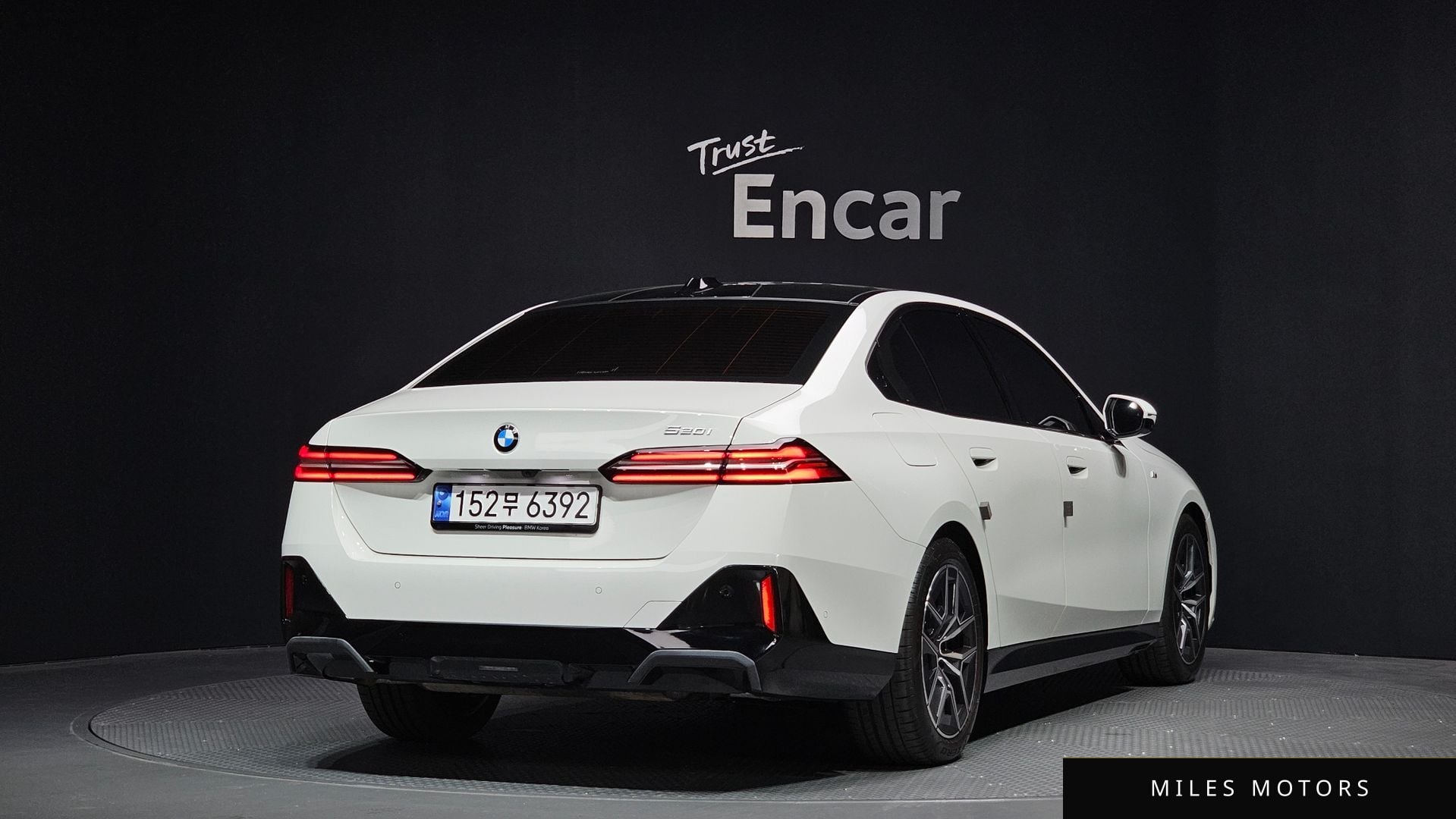 BMW 5 Series (G60) 2024 — миниатюра 2