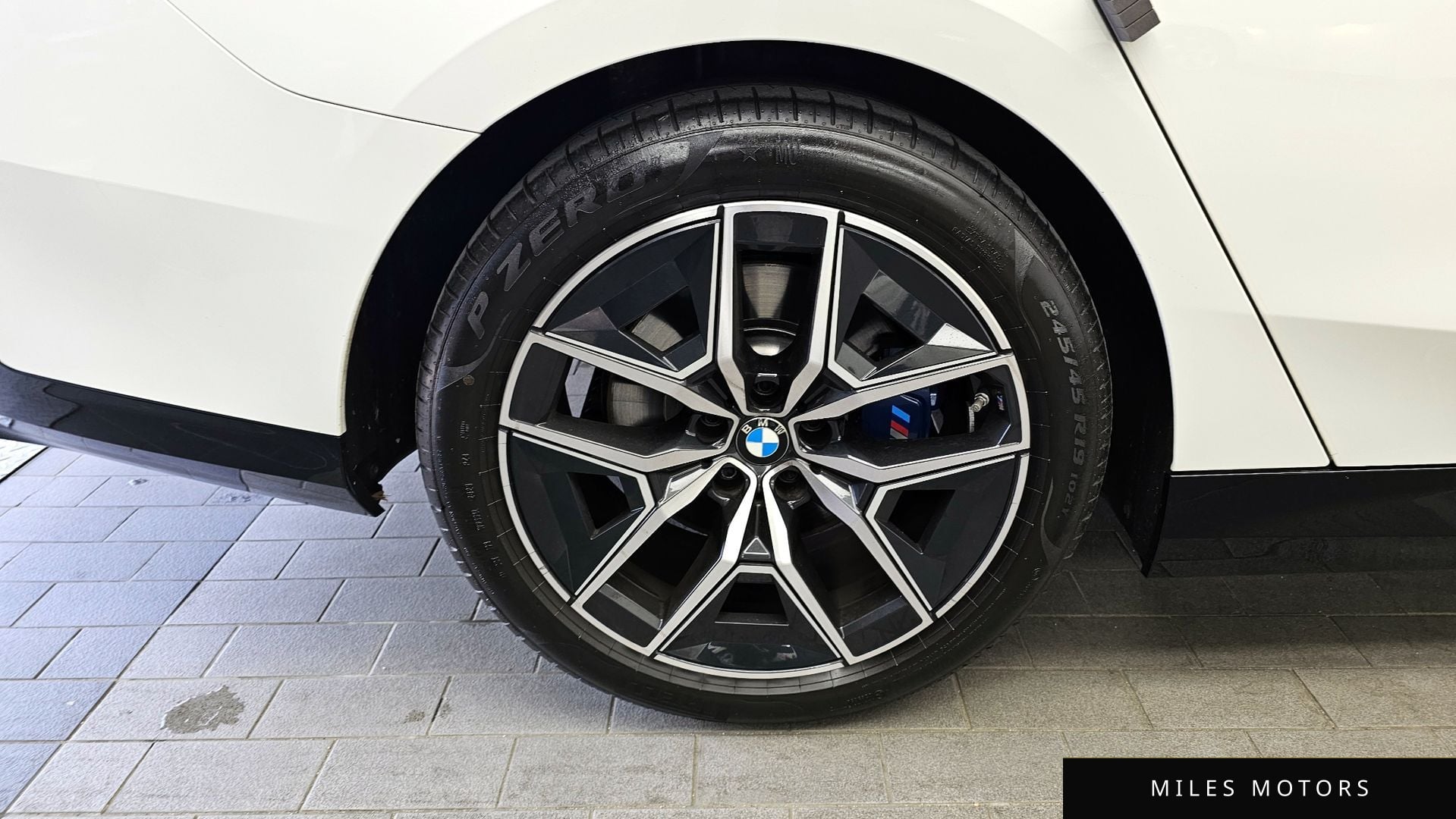 BMW 5 Series (G60) 2024 — миниатюра 5