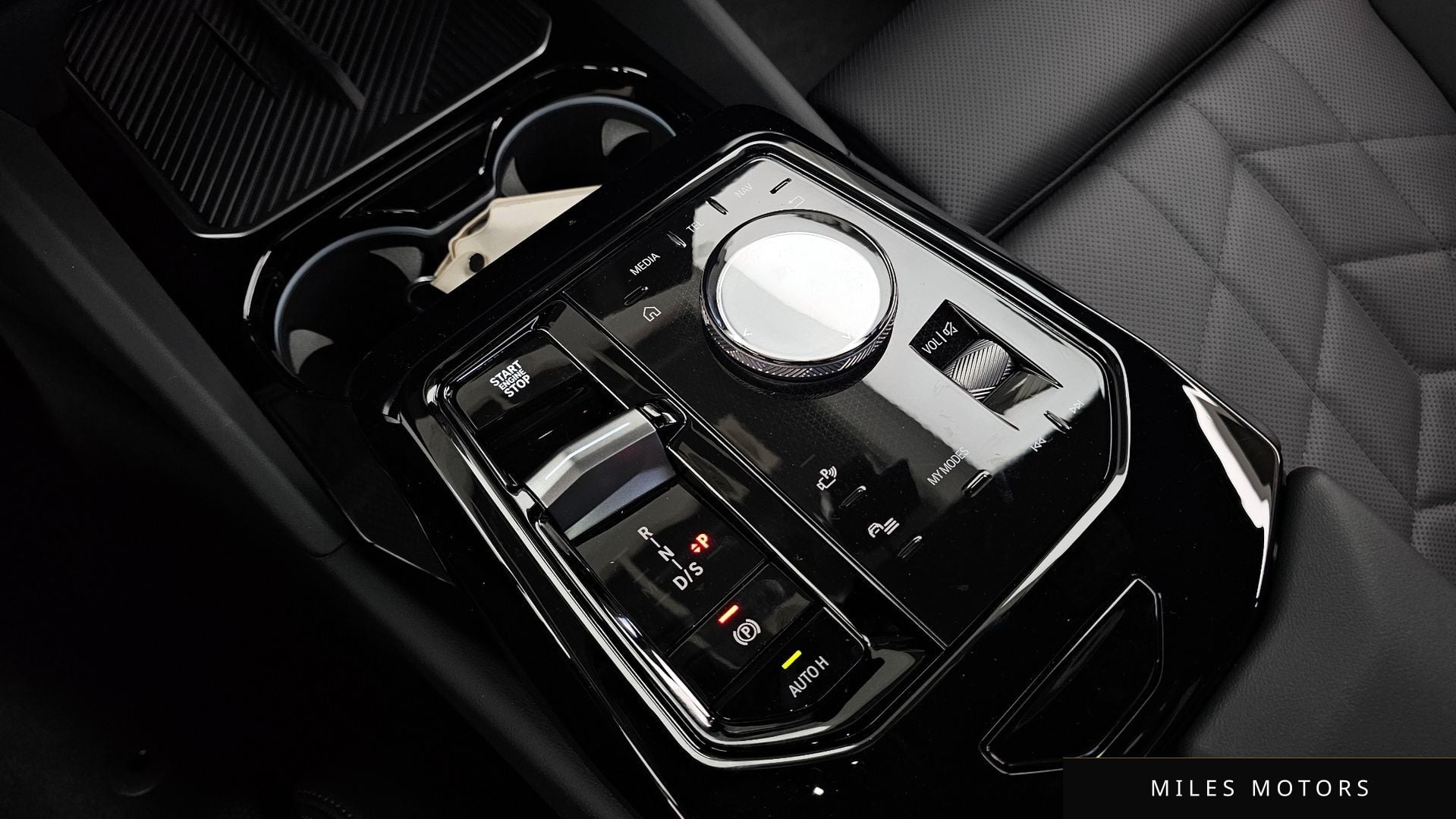 BMW 5 Series (G60) 2024 — миниатюра 12