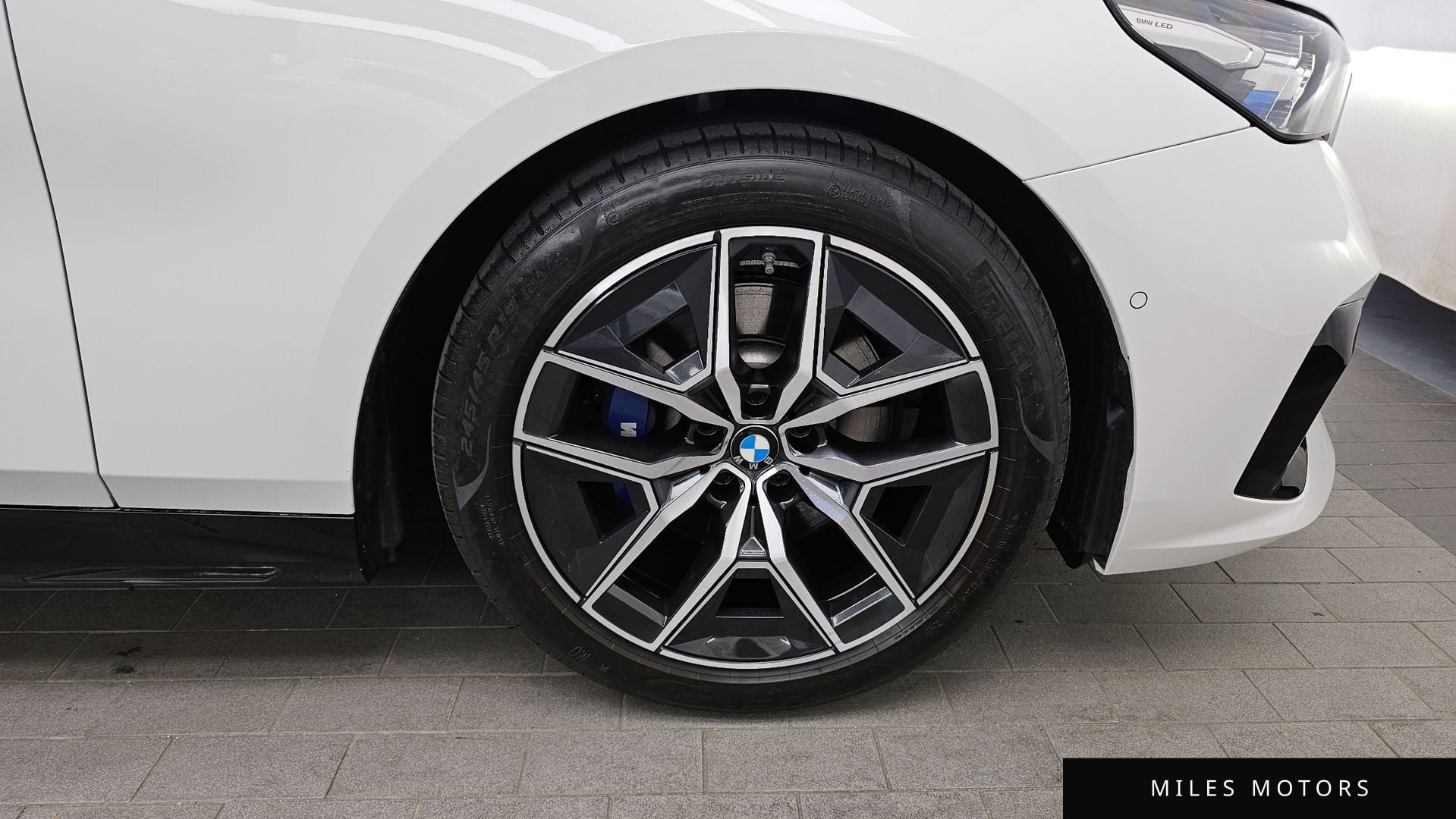 BMW 5 Series (G60) 2024 — миниатюра 7