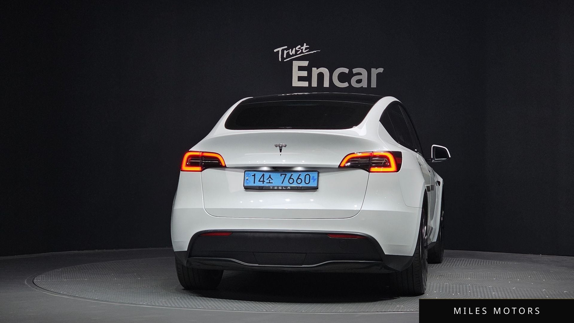 Tesla Model Y 2023 — миниатюра 4