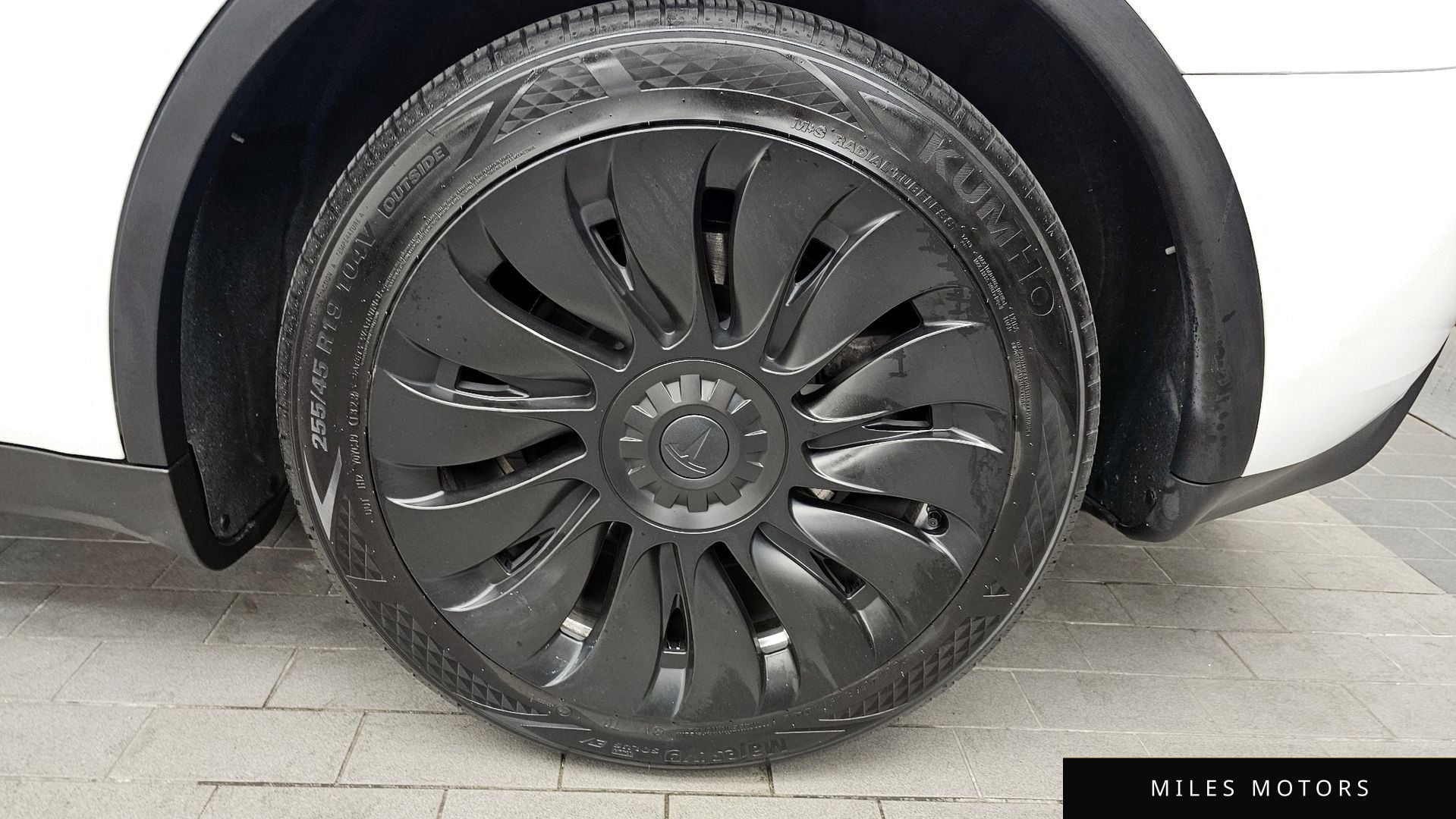 Tesla Model Y 2023 — миниатюра 7