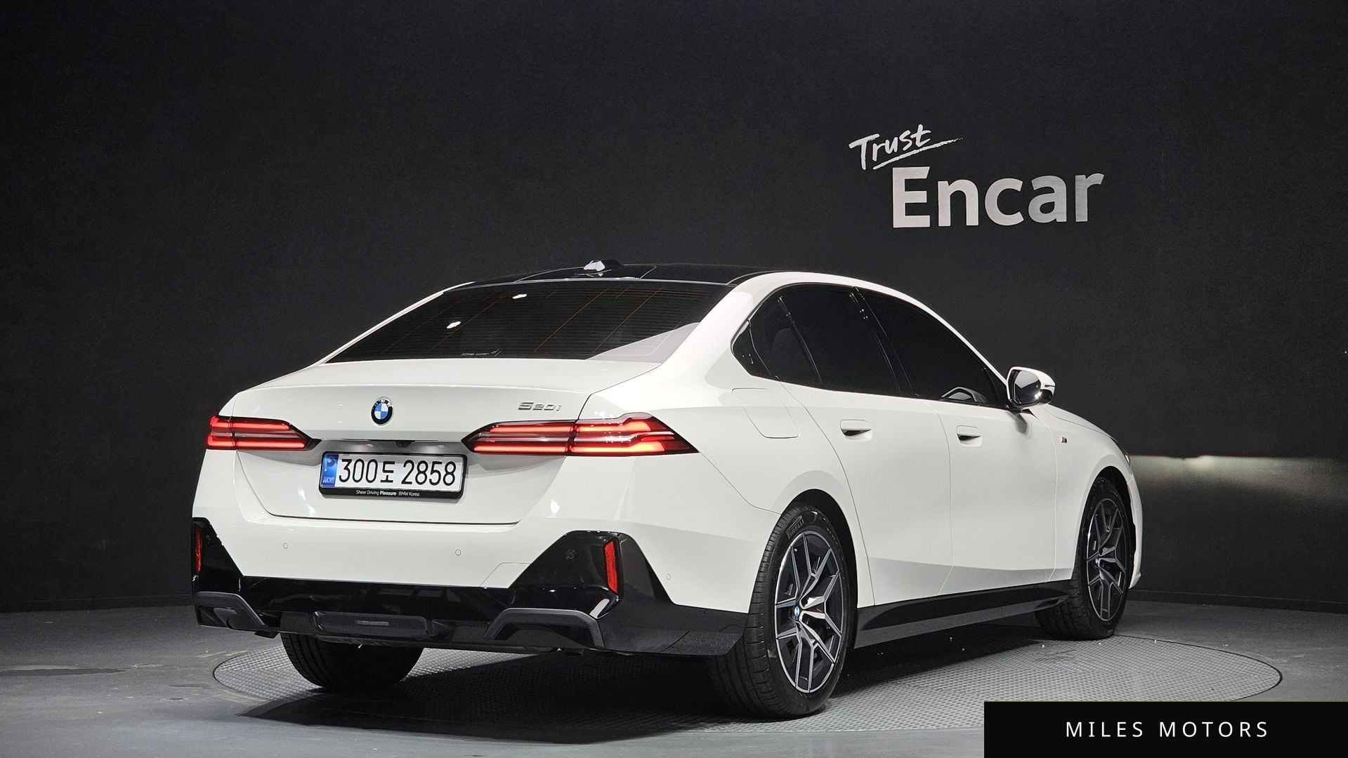 BMW 5 Series (G60) 2025 — миниатюра 2