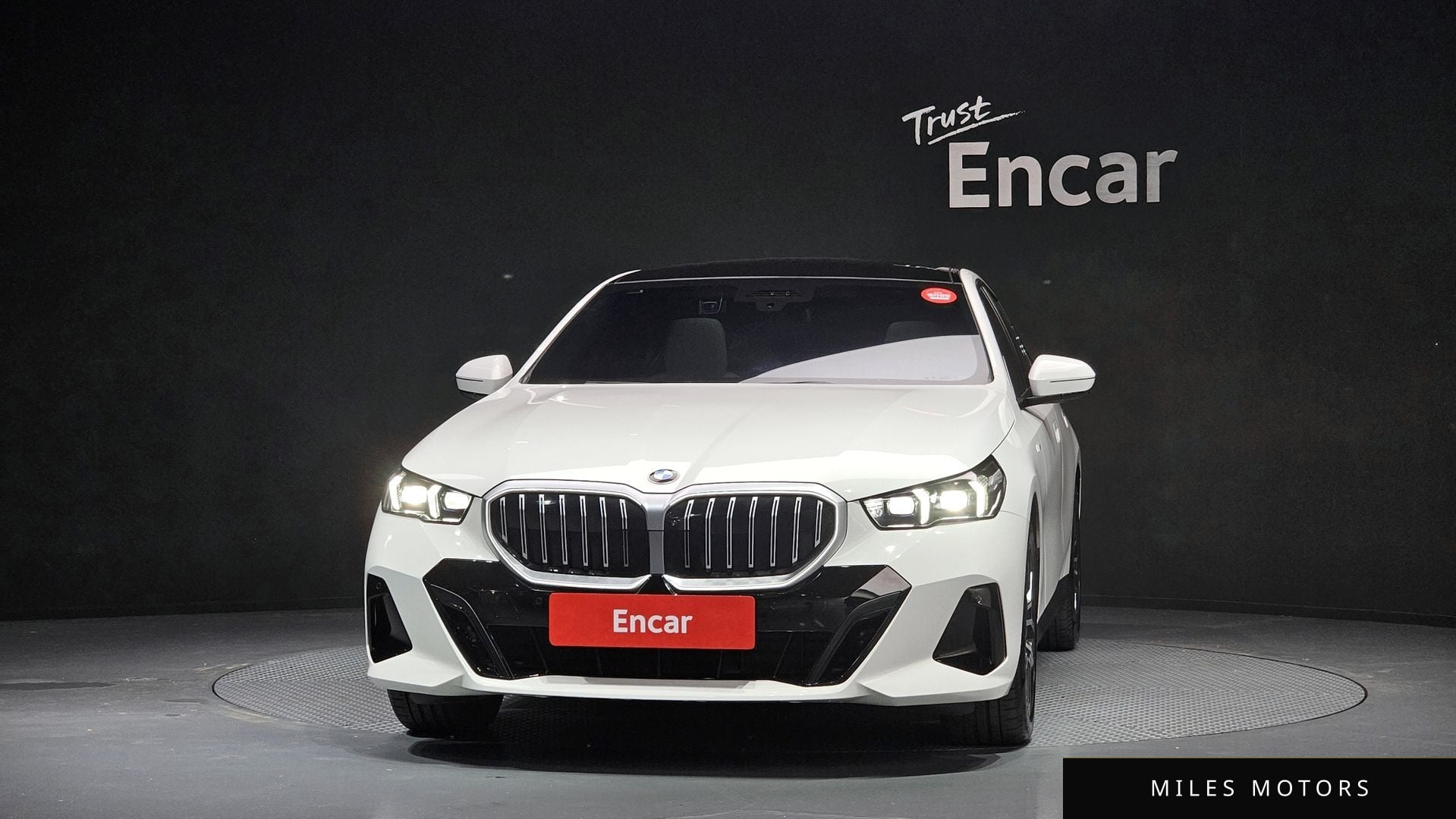 BMW 5 Series (G60) 2025 — миниатюра 3