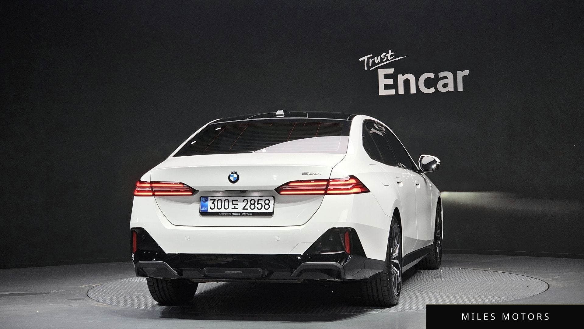 BMW 5 Series (G60) 2025 — миниатюра 4