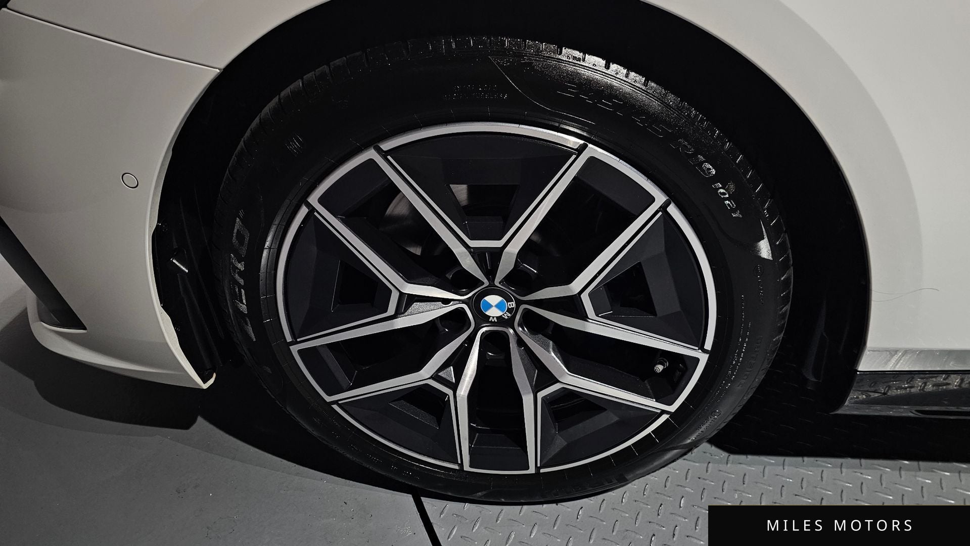 BMW 5 Series (G60) 2025 — миниатюра 5