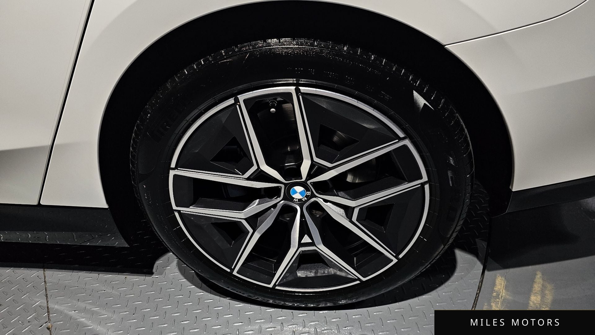 BMW 5 Series (G60) 2025 — миниатюра 7