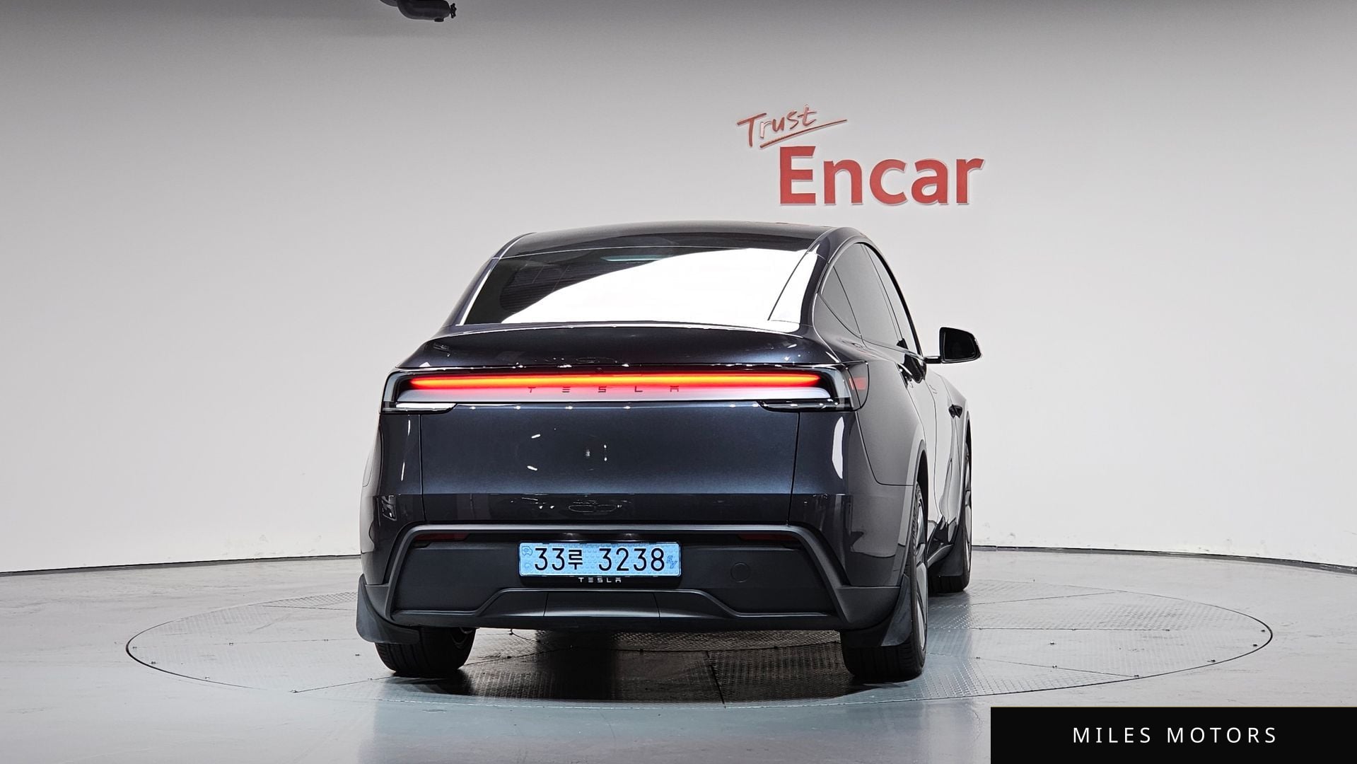 Tesla Model Y 2025 — миниатюра 3