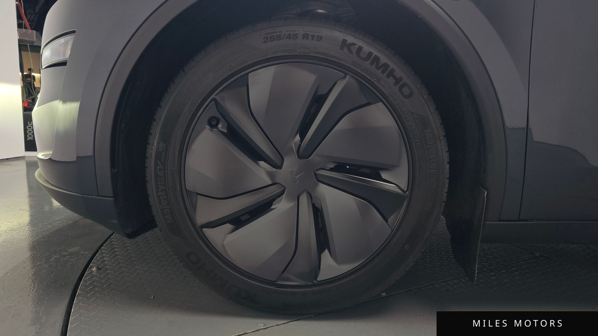 Tesla Model Y 2025 — миниатюра 4