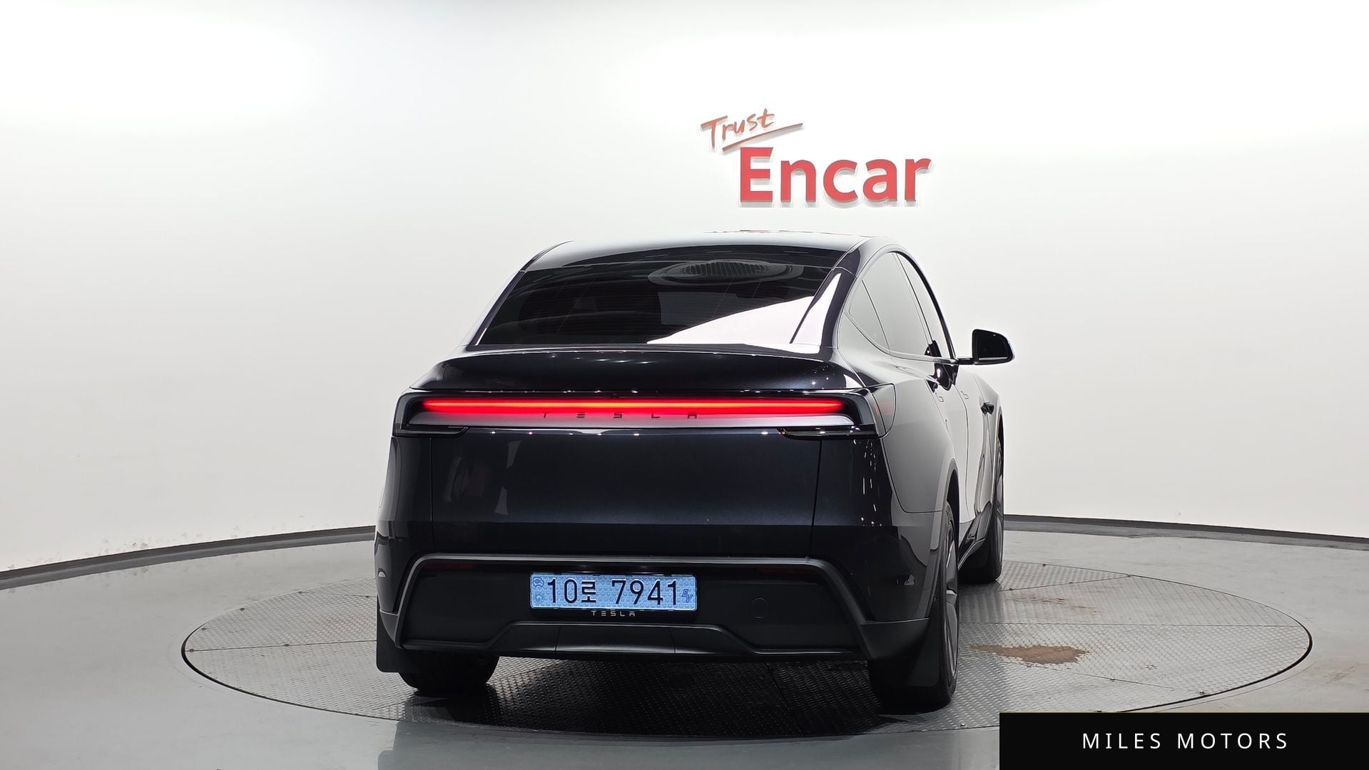 Tesla Model Y 2025 — миниатюра 3