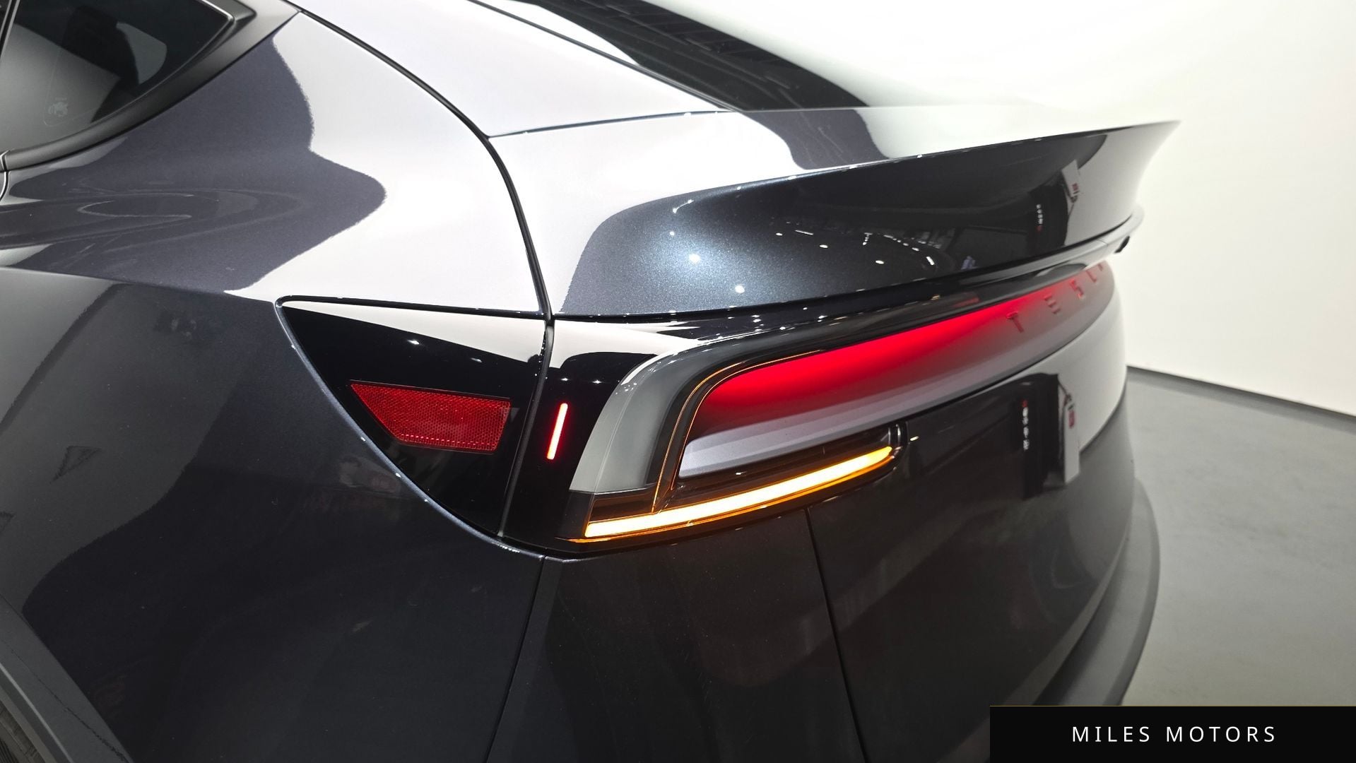 Tesla Model Y 2025 — миниатюра 8