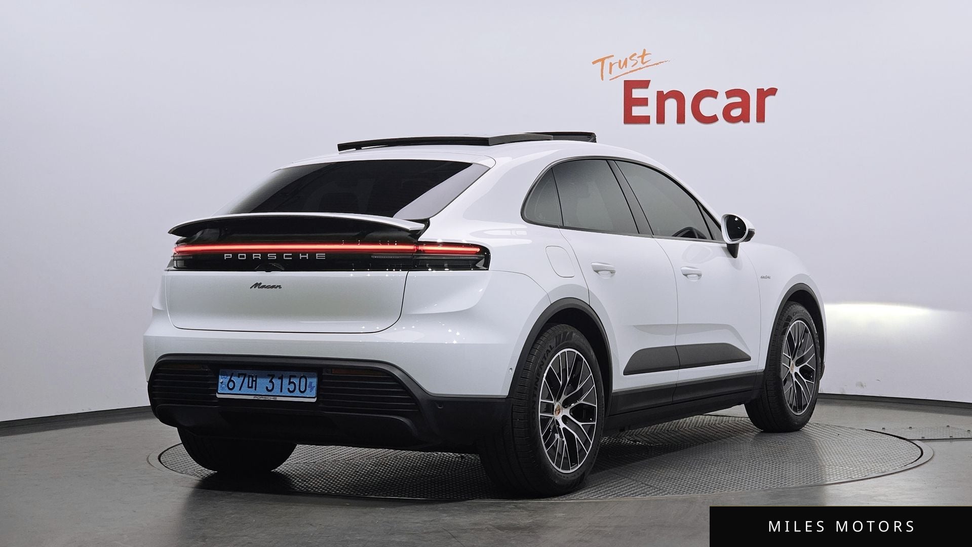 Porsche Macan 2025 — миниатюра 2