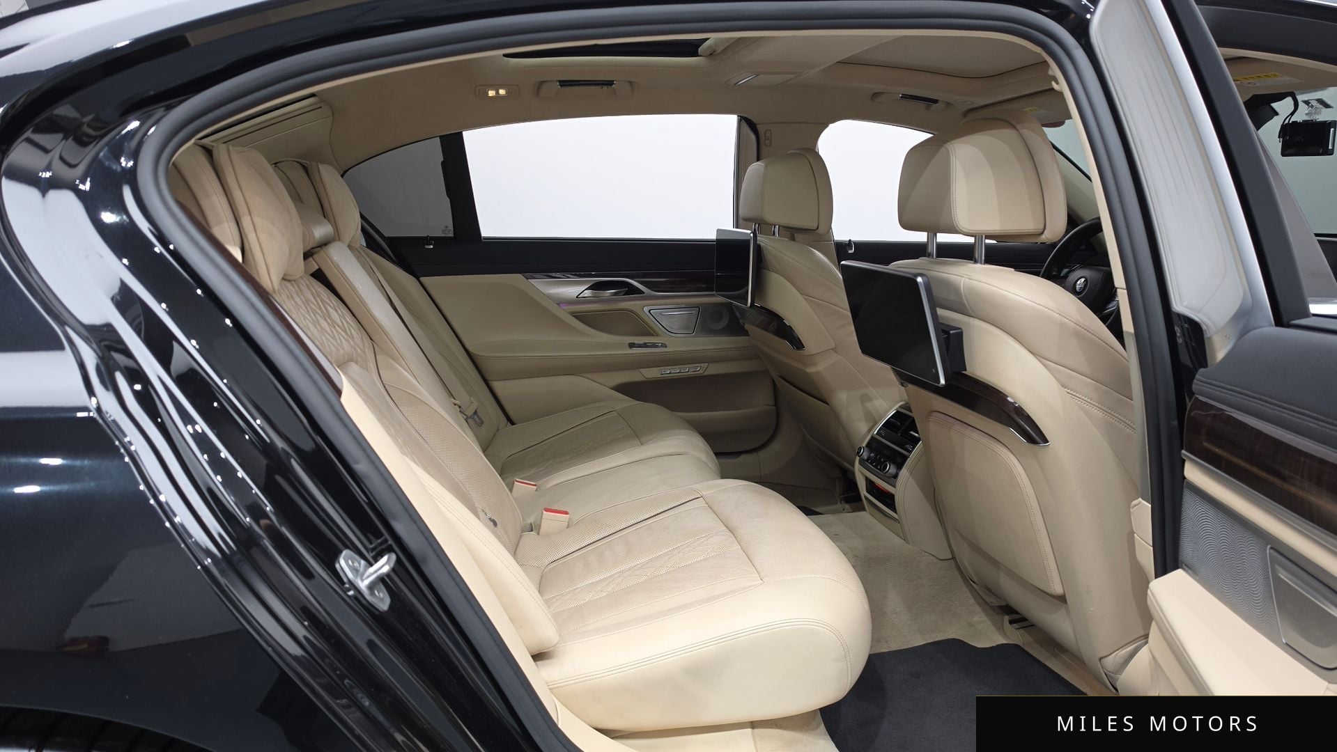 BMW 7 Series (G11) 2016 — миниатюра 11