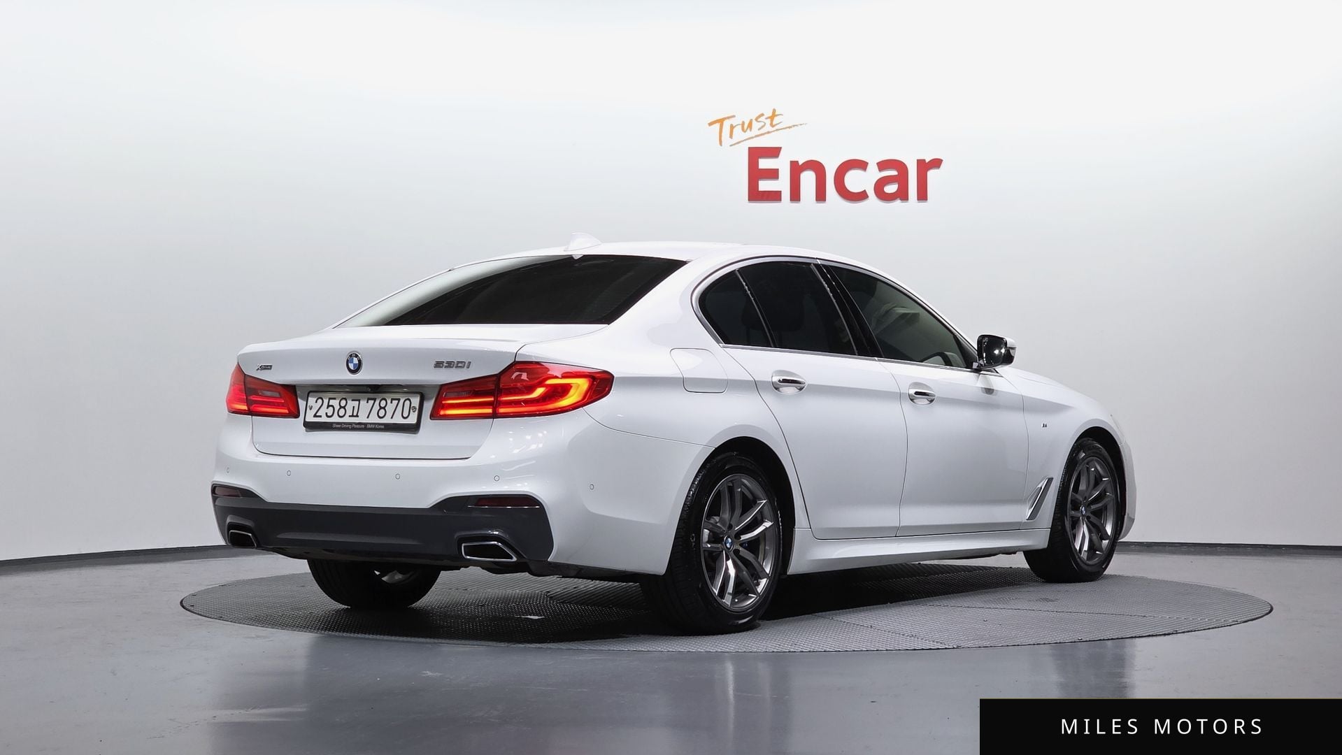 BMW 5 Series (G30) 2018 — миниатюра 2