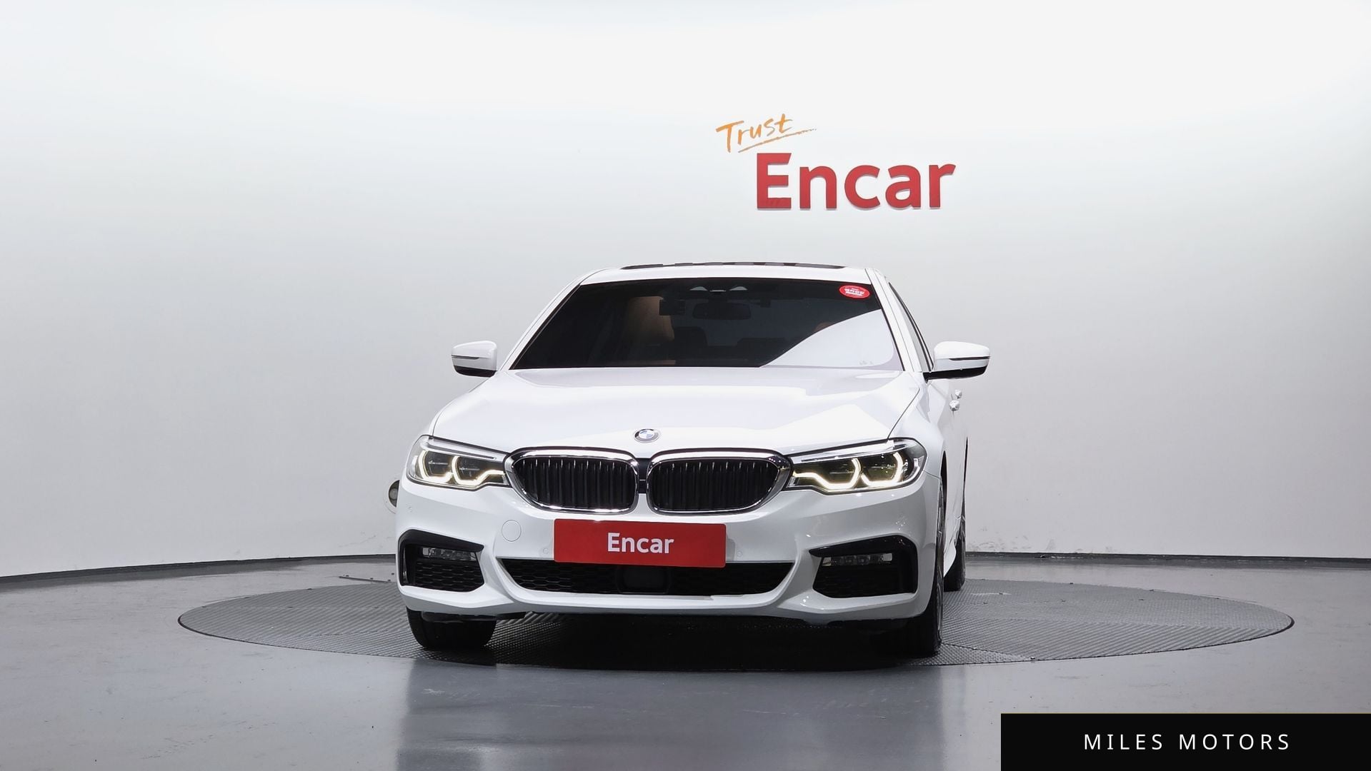 BMW 5 Series (G30) 2018 — миниатюра 3