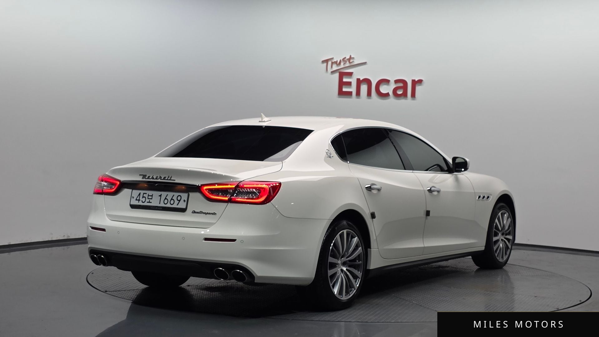 Maserati Quattroporte 2019 — фото 1 из 12