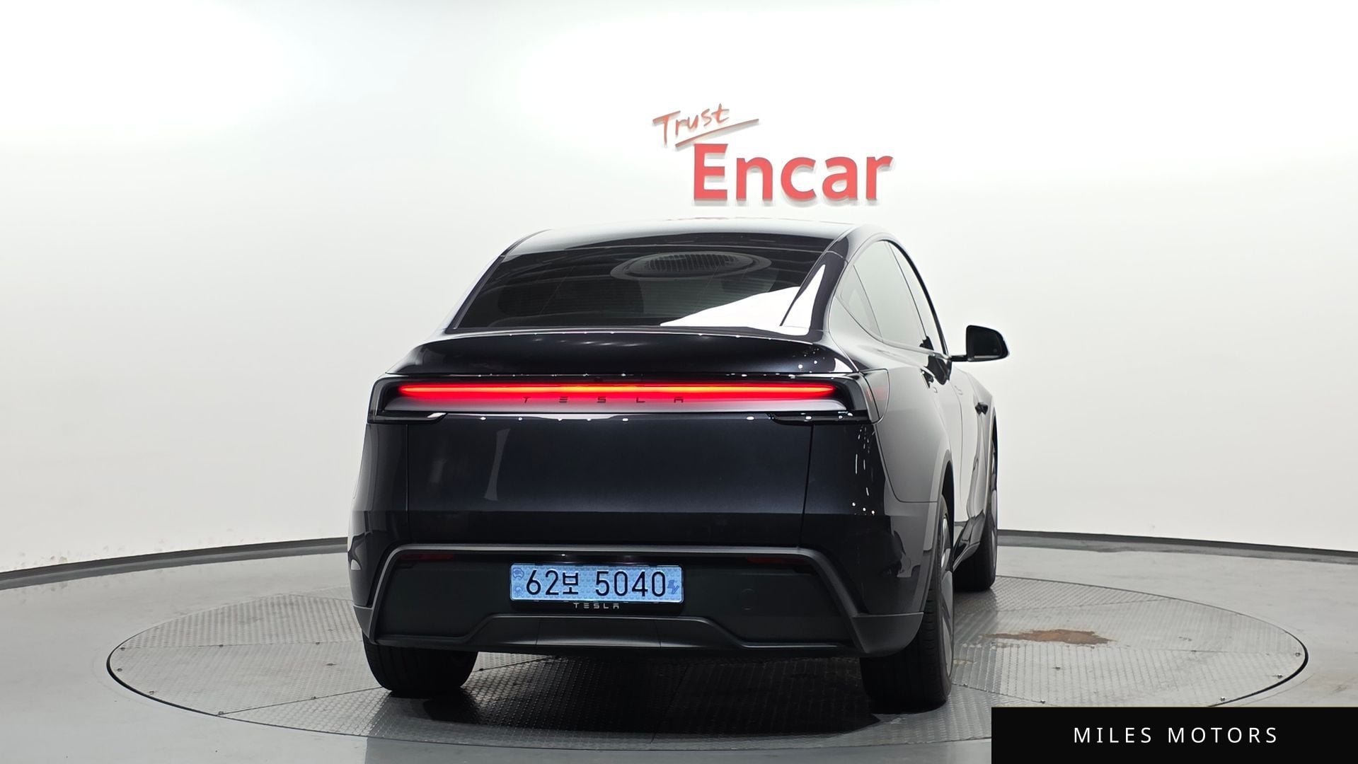 Tesla Model Y 2025 — миниатюра 3