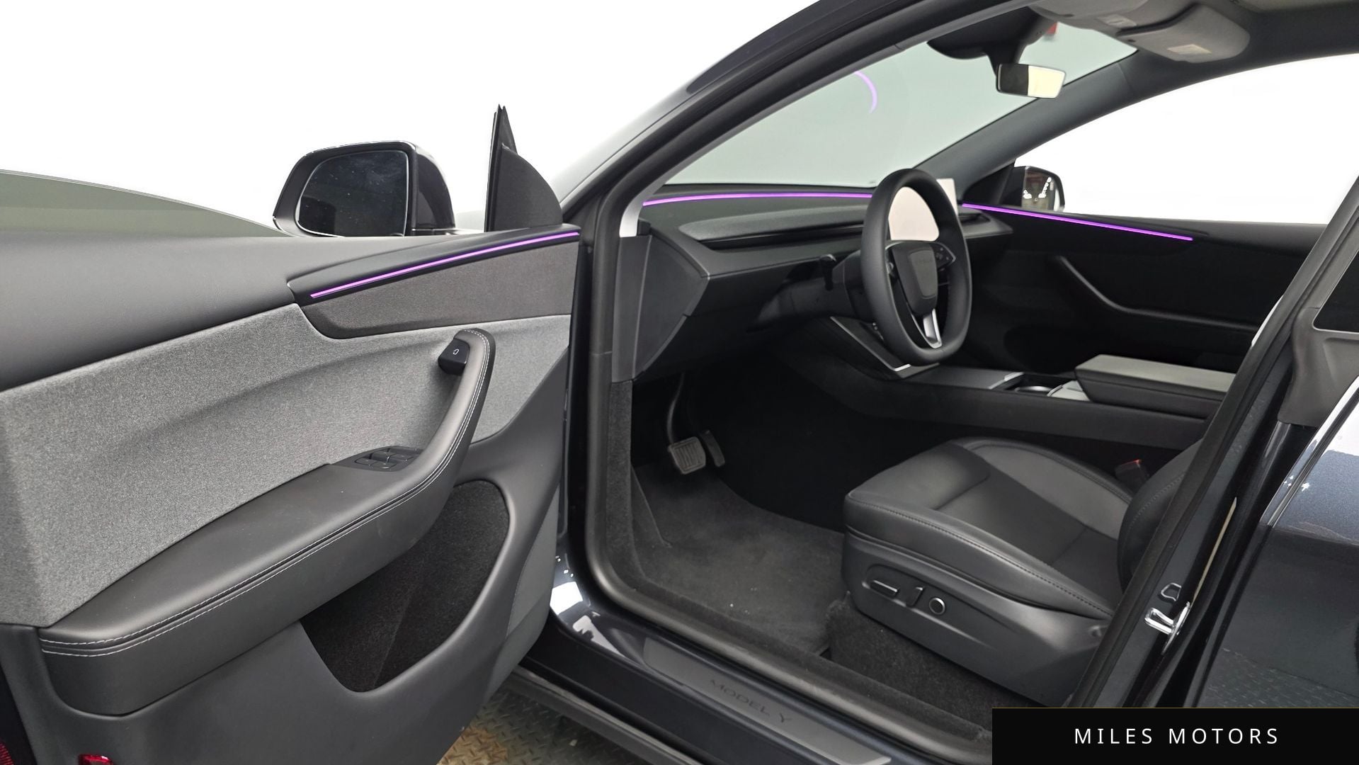 Tesla Model Y 2025 — миниатюра 12