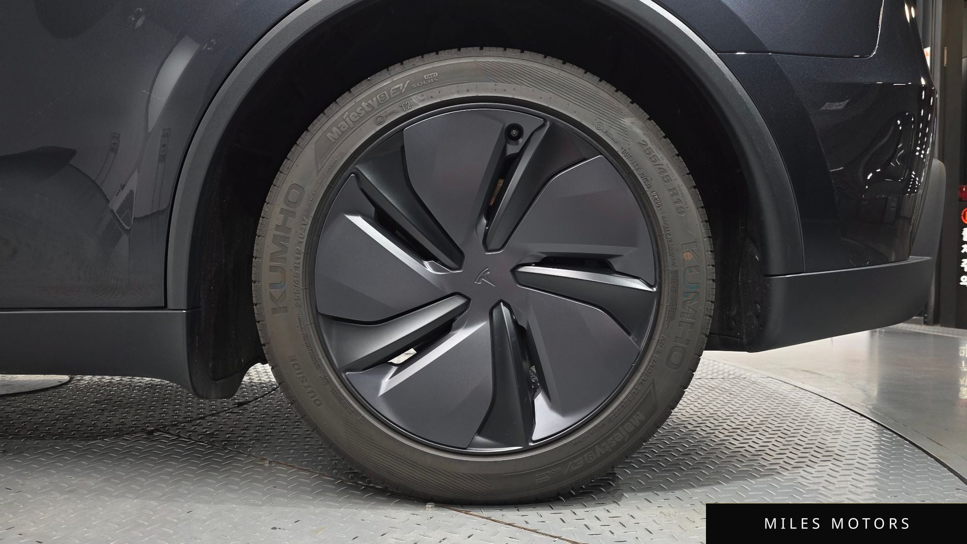 Tesla Model Y 2025 — миниатюра 6