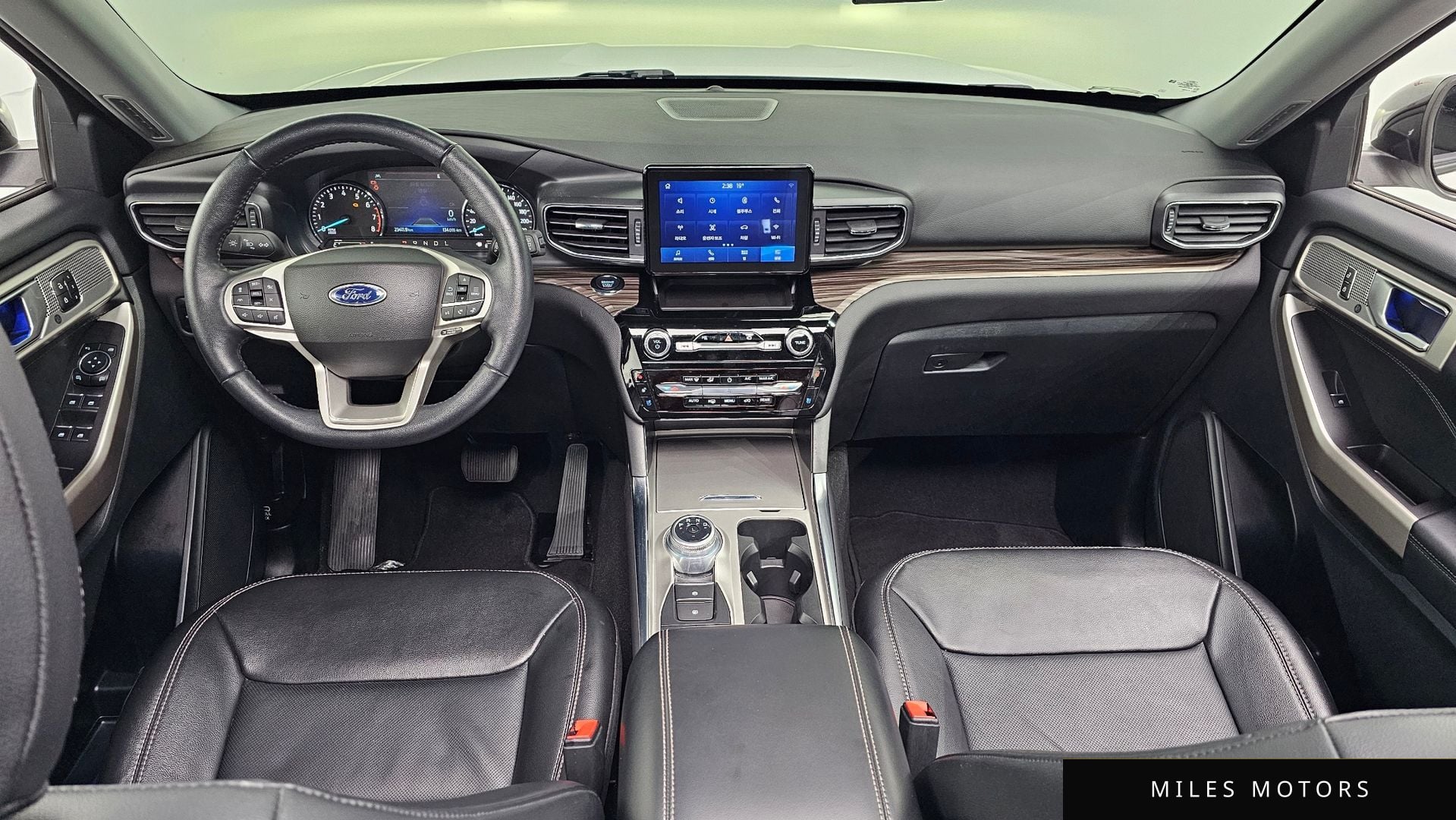 Ford Explorer 2023 — миниатюра 10