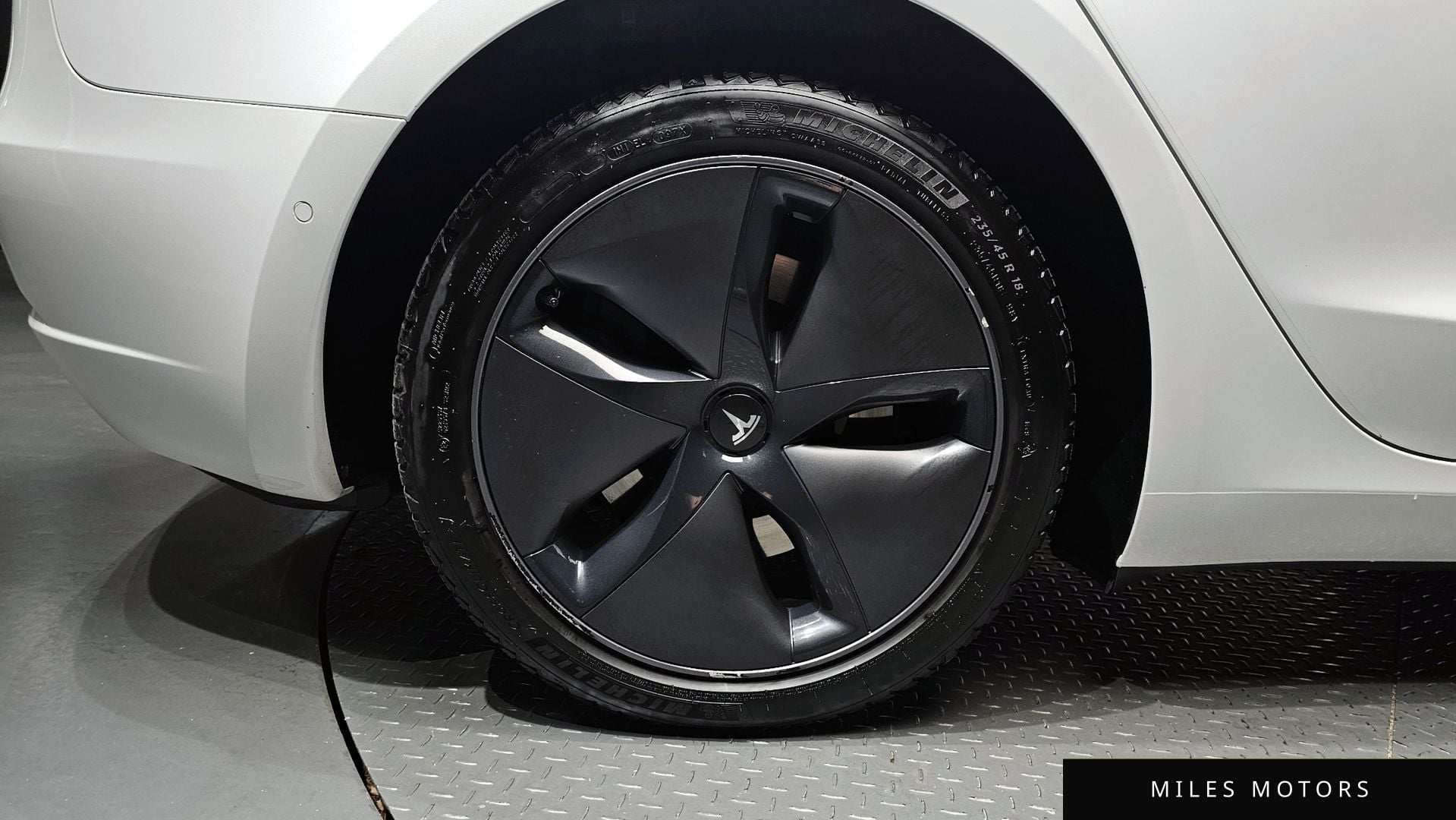 Tesla Model 3 2020 — миниатюра 5