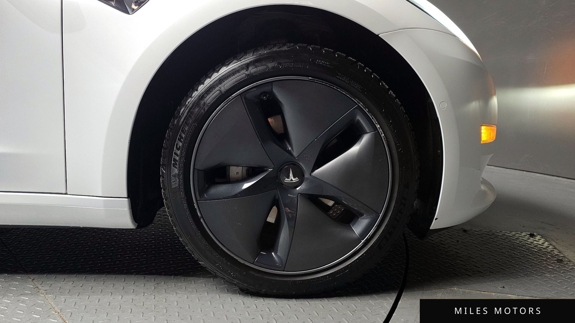 Tesla Model 3 2020 — миниатюра 7