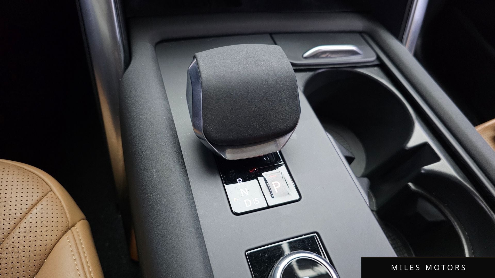 Land Rover Discovery 2022 — миниатюра 12