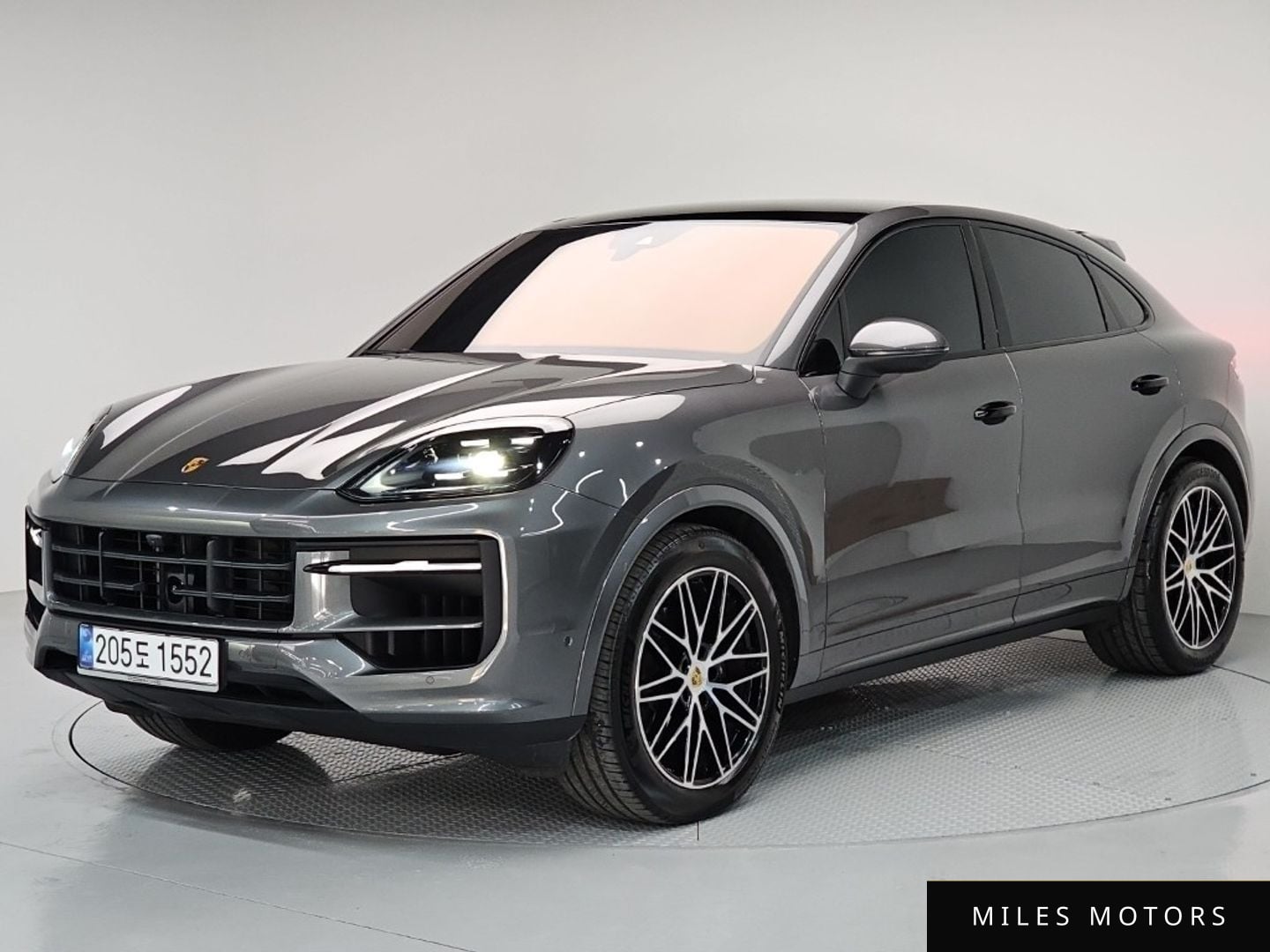 Porsche Cayenne 2024 — миниатюра 2