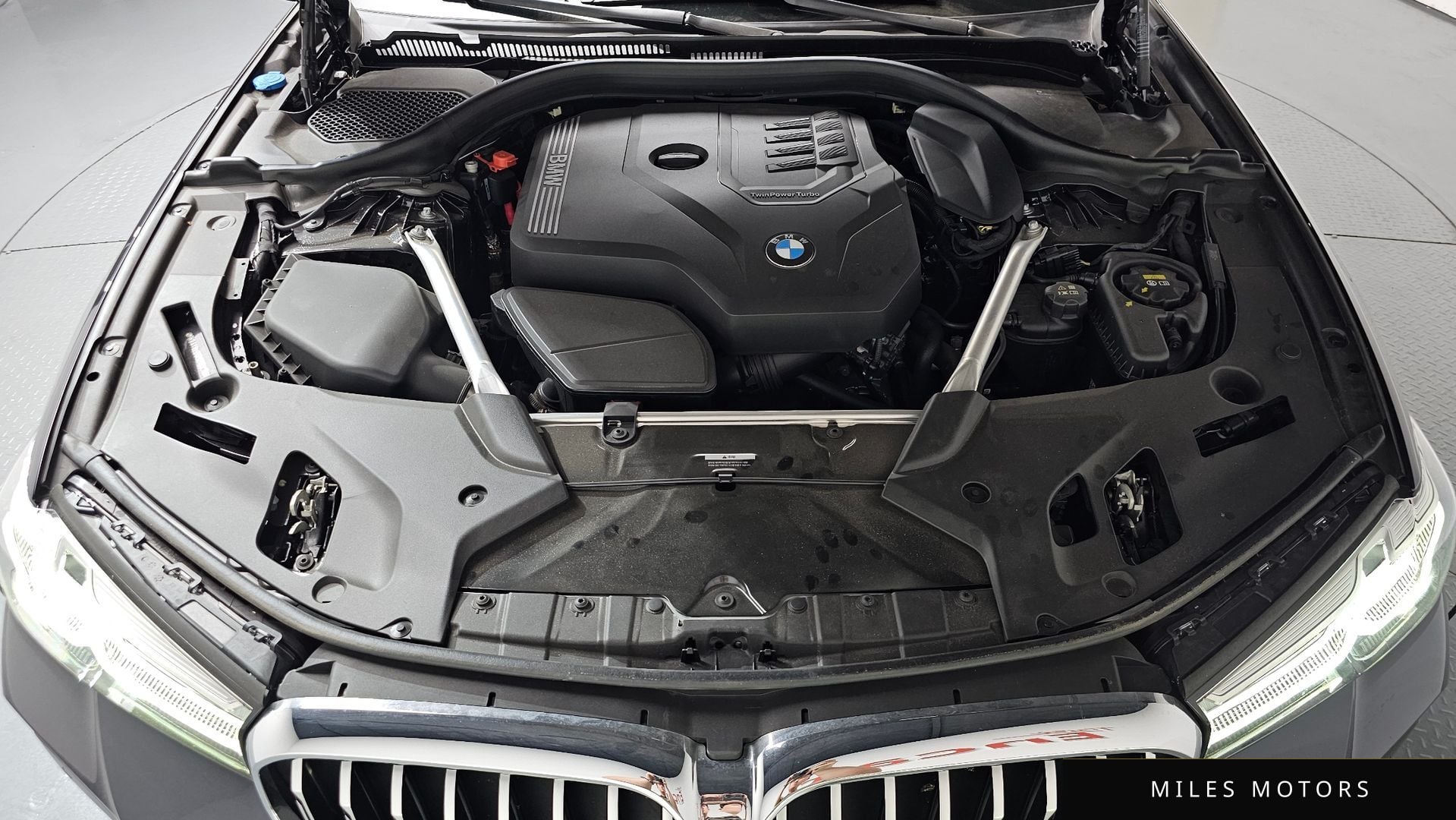 BMW 5 Series (G30) 2023 — миниатюра 5