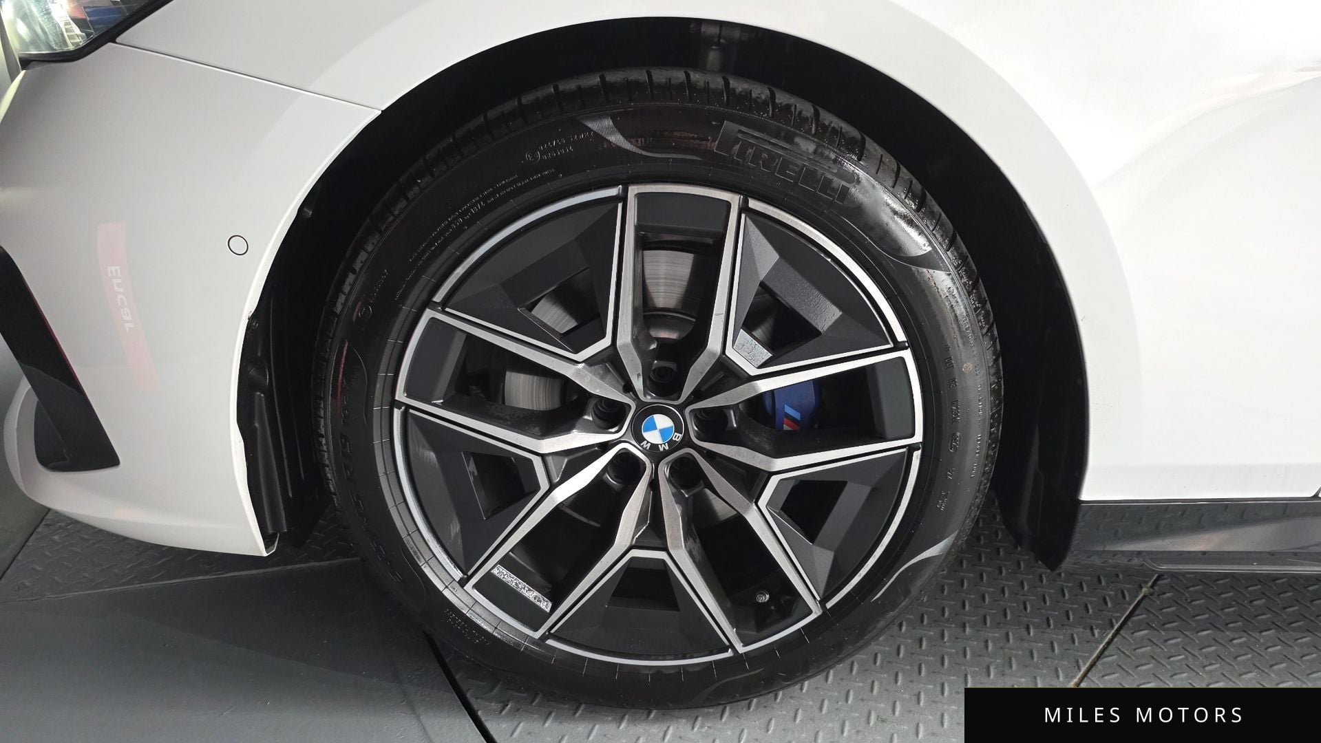 BMW 5 Series (G60) 2025 — миниатюра 5